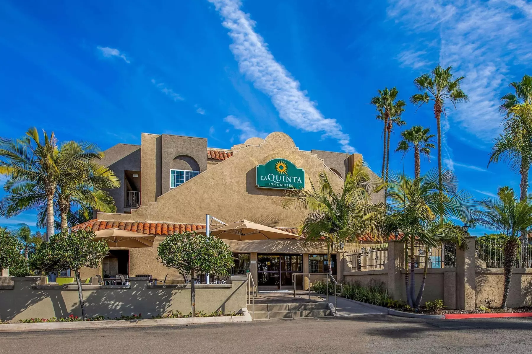 La Quinta Inn & Suites by Wyndham Carlsbad - Legoland Area - Primary Image