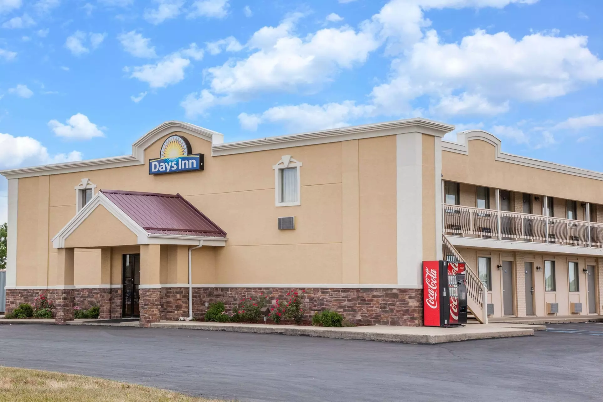 Days Inn by Wyndham Fort Wayne - Primary Image