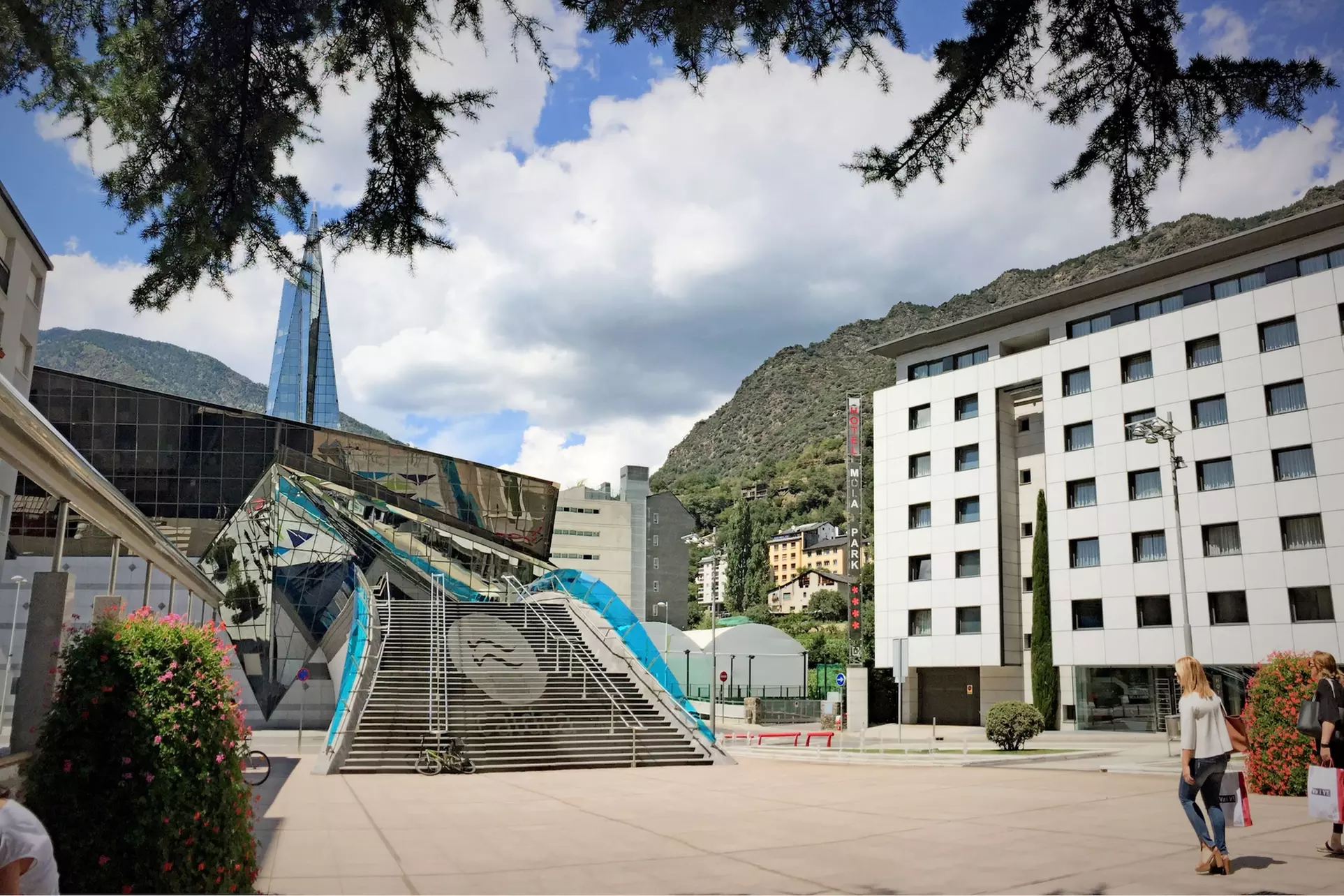 Yomo Mola Park - Primary Image