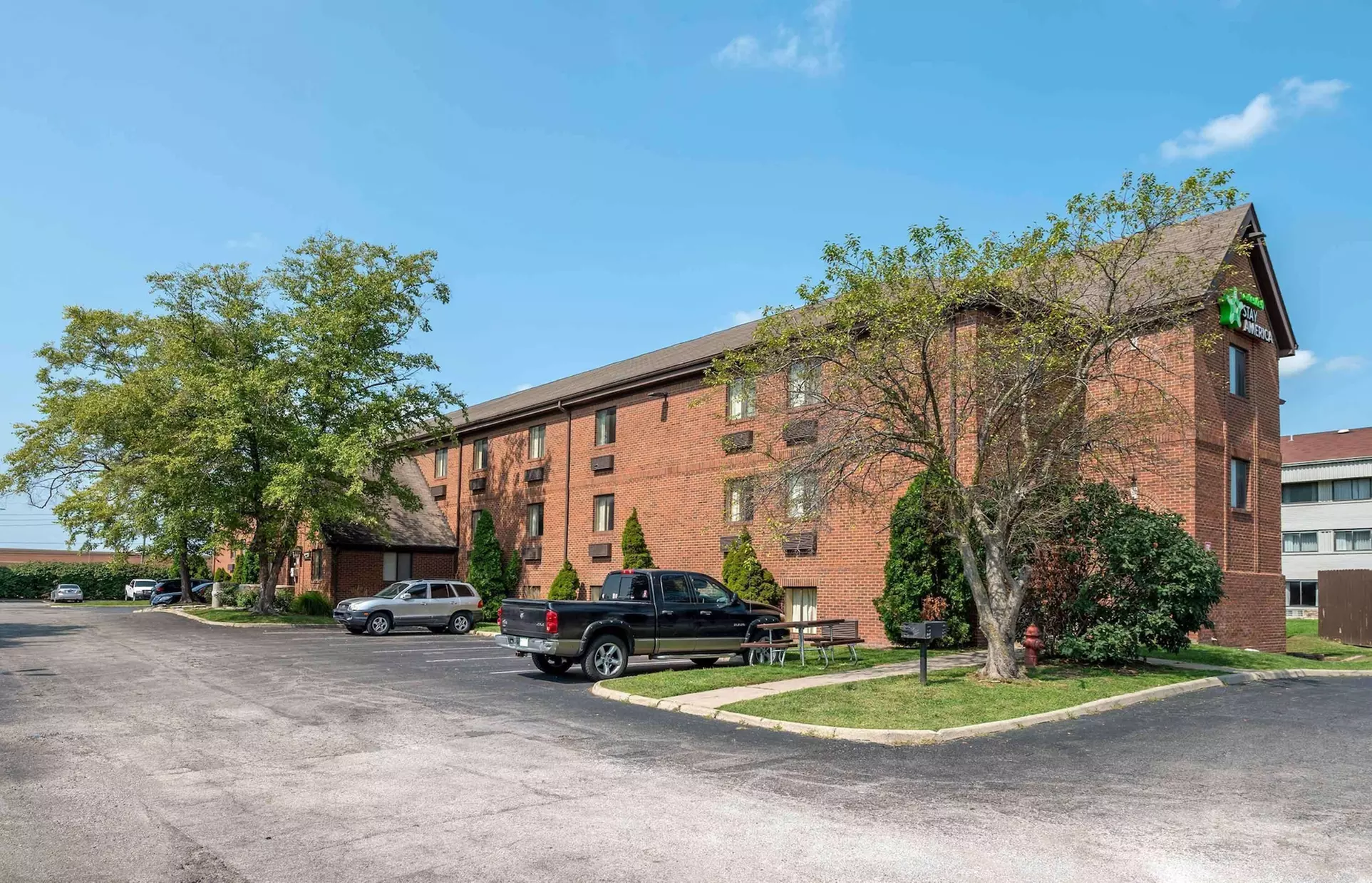 Suburban Studios Indianapolis Northwest - College Parks - Primary Image