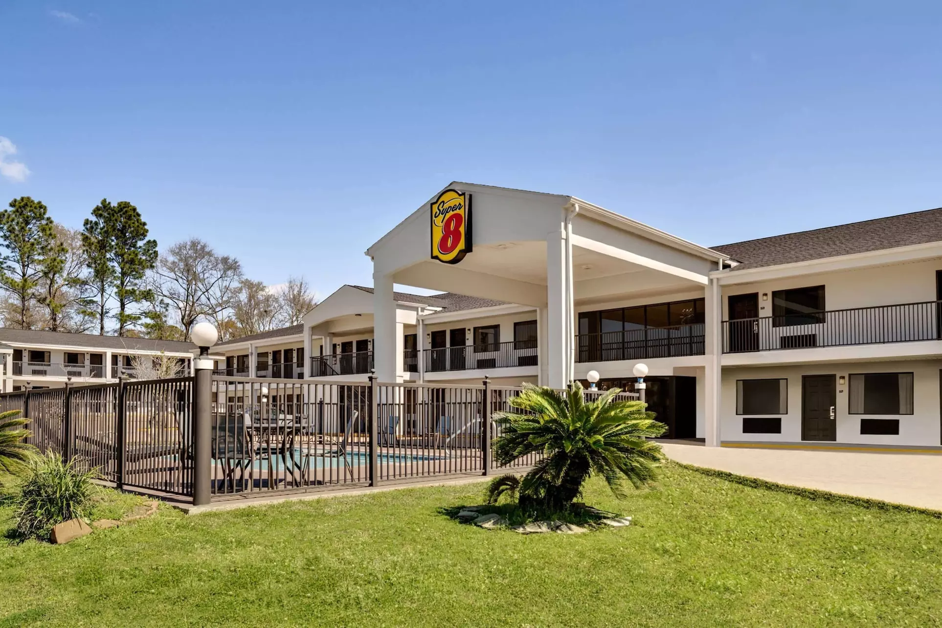 Super 8 by Wyndham Ocean Springs Biloxi - Primary Image
