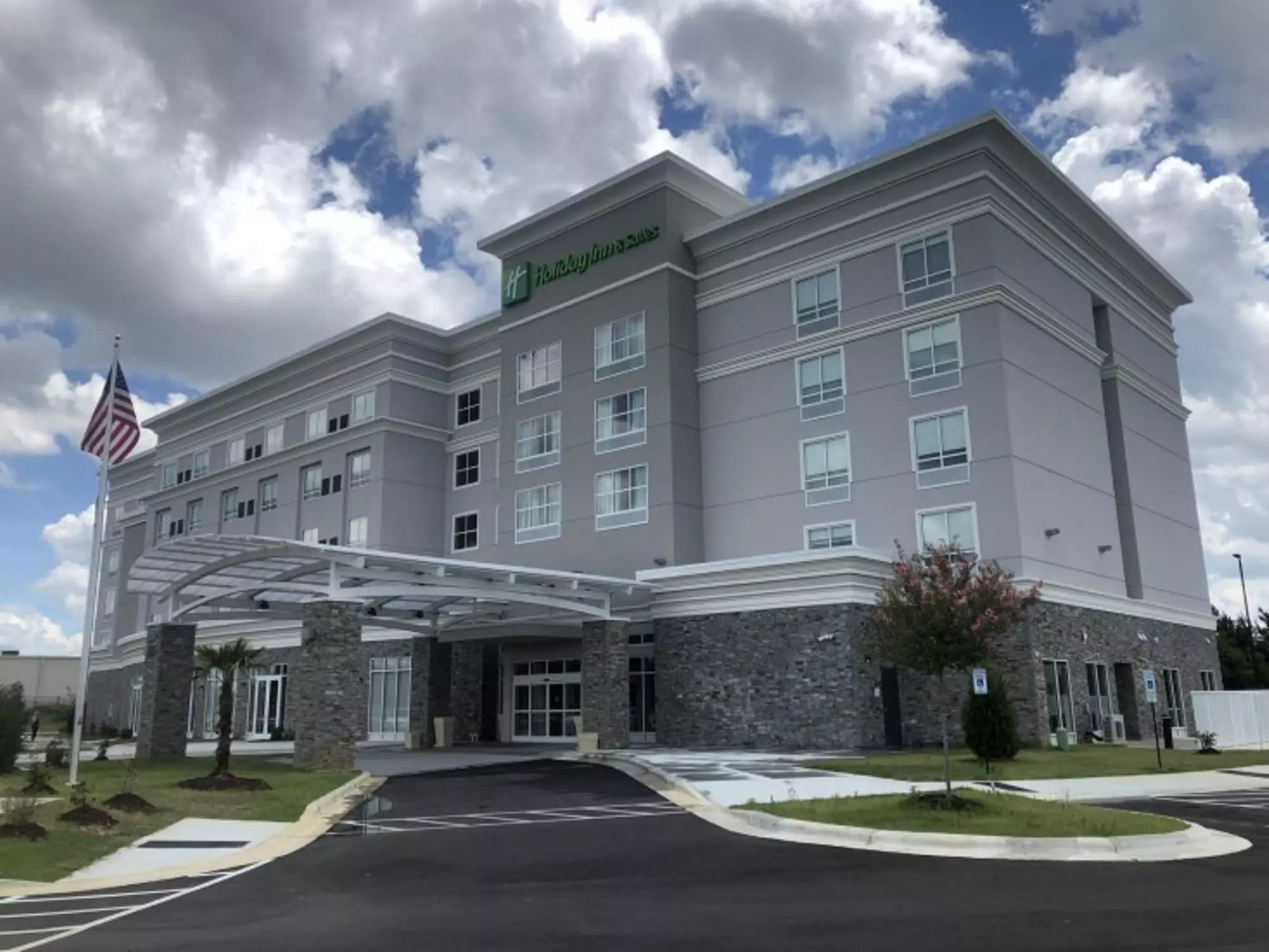 Holiday Inn Hotel And Suites Fayetteville W-Fort Bragg Area by IHG - Primary Image