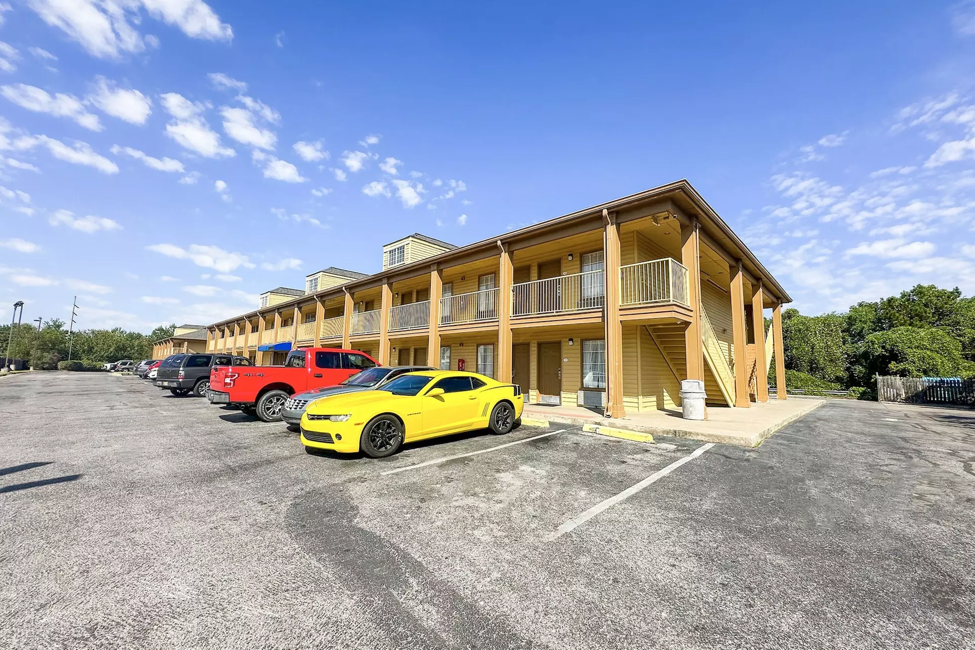 Bonita Lakes Inn - Primary Image