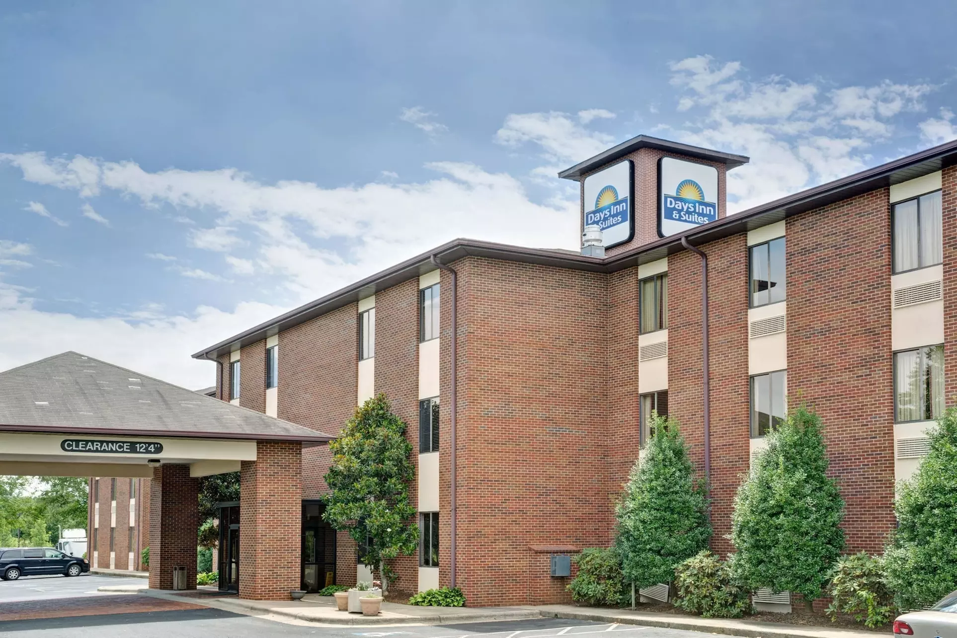 Days Inn & Suites by Wyndham Hickory - Primary Image