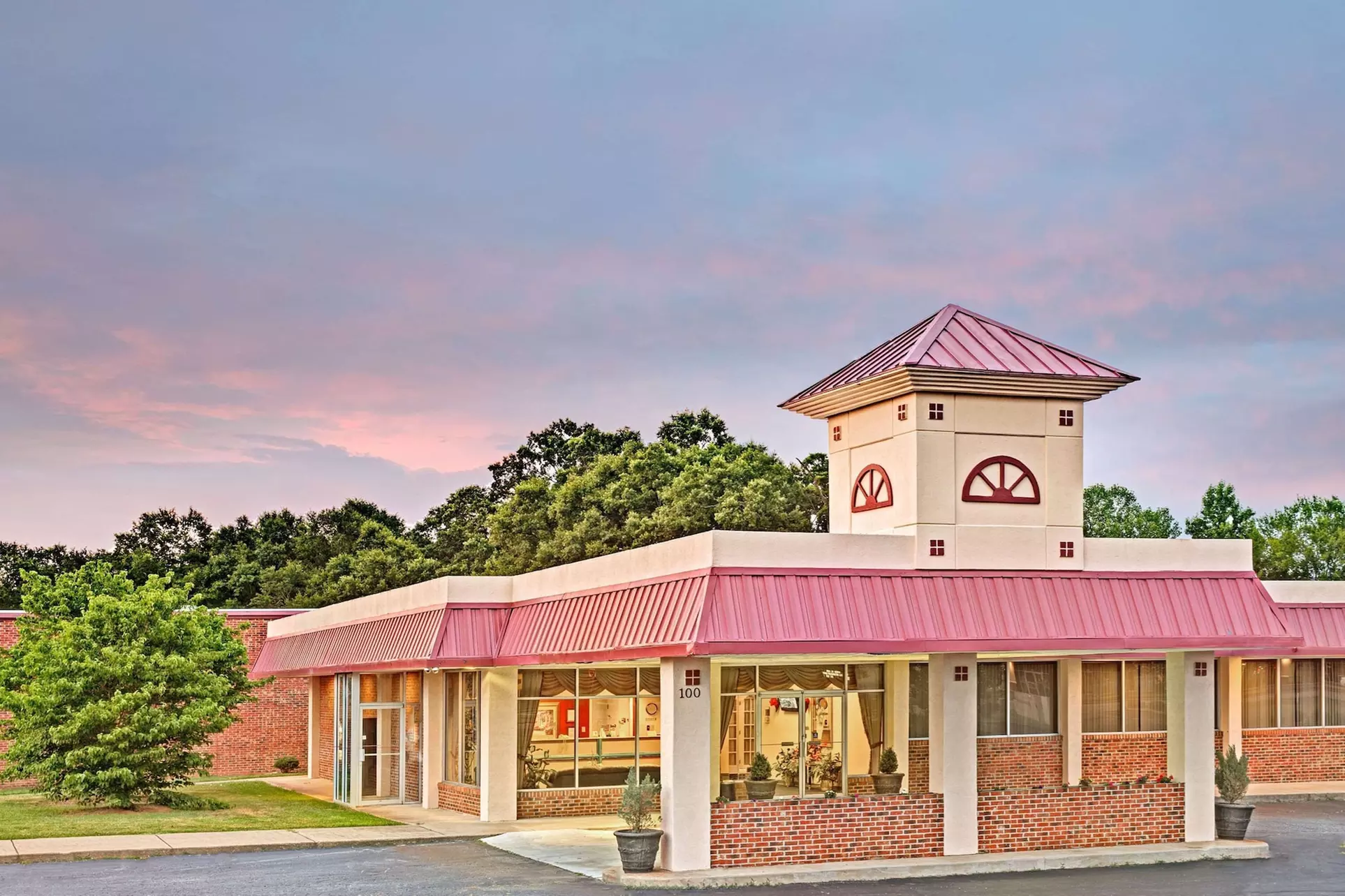 Super 8 by Wyndham Gaffney - Primary Image