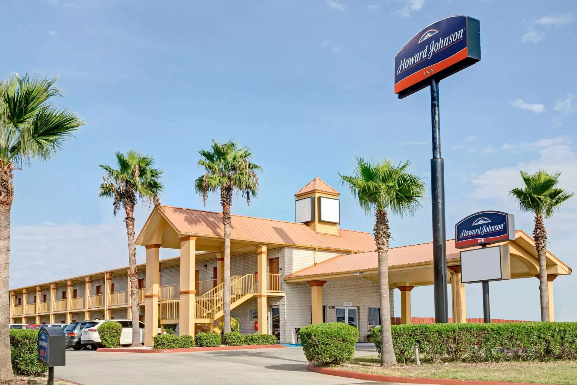Howard Johnson by Wyndham Galveston - Primary Image