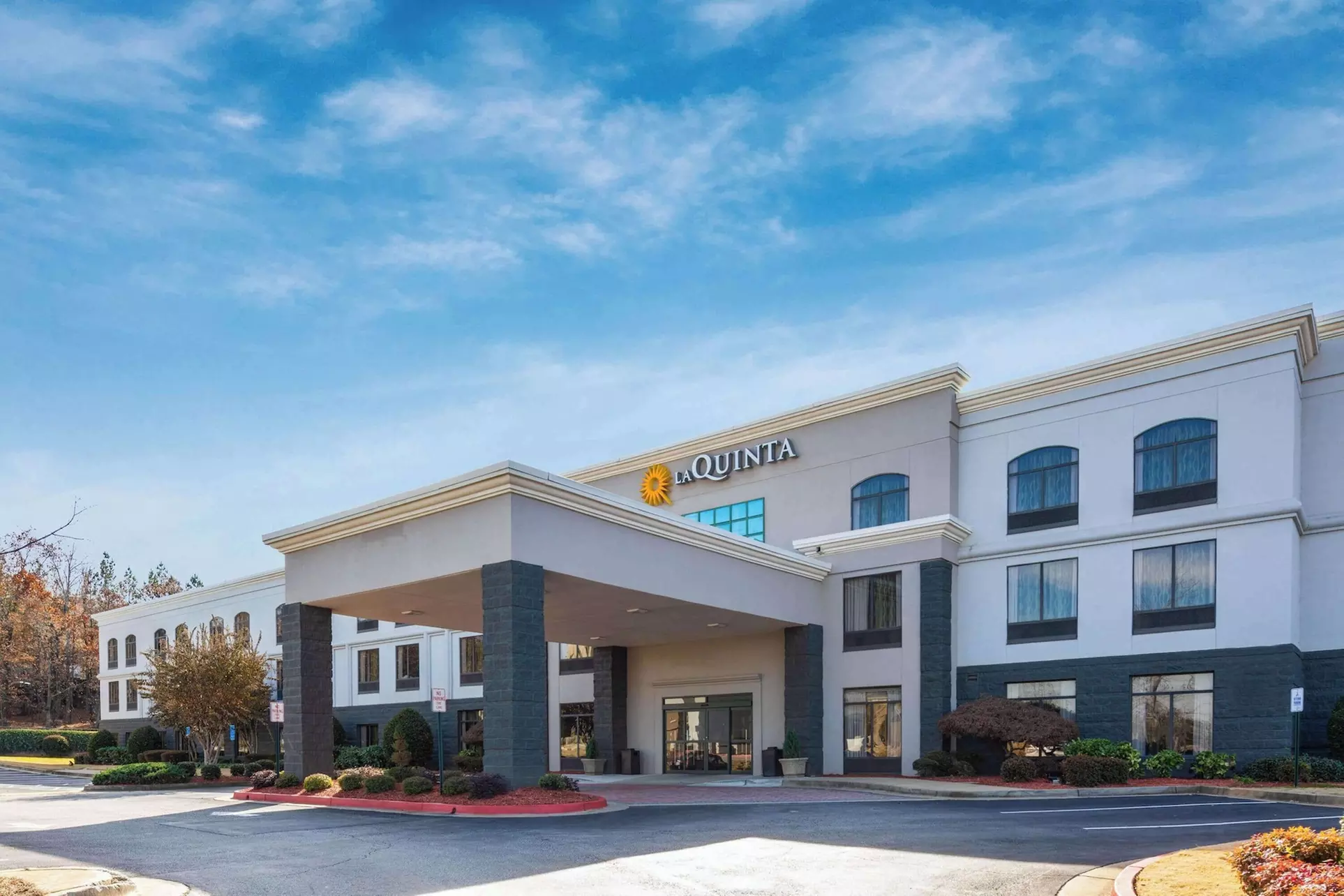 La Quinta Inn & Suites by Wyndham Kennesaw - Primary Image