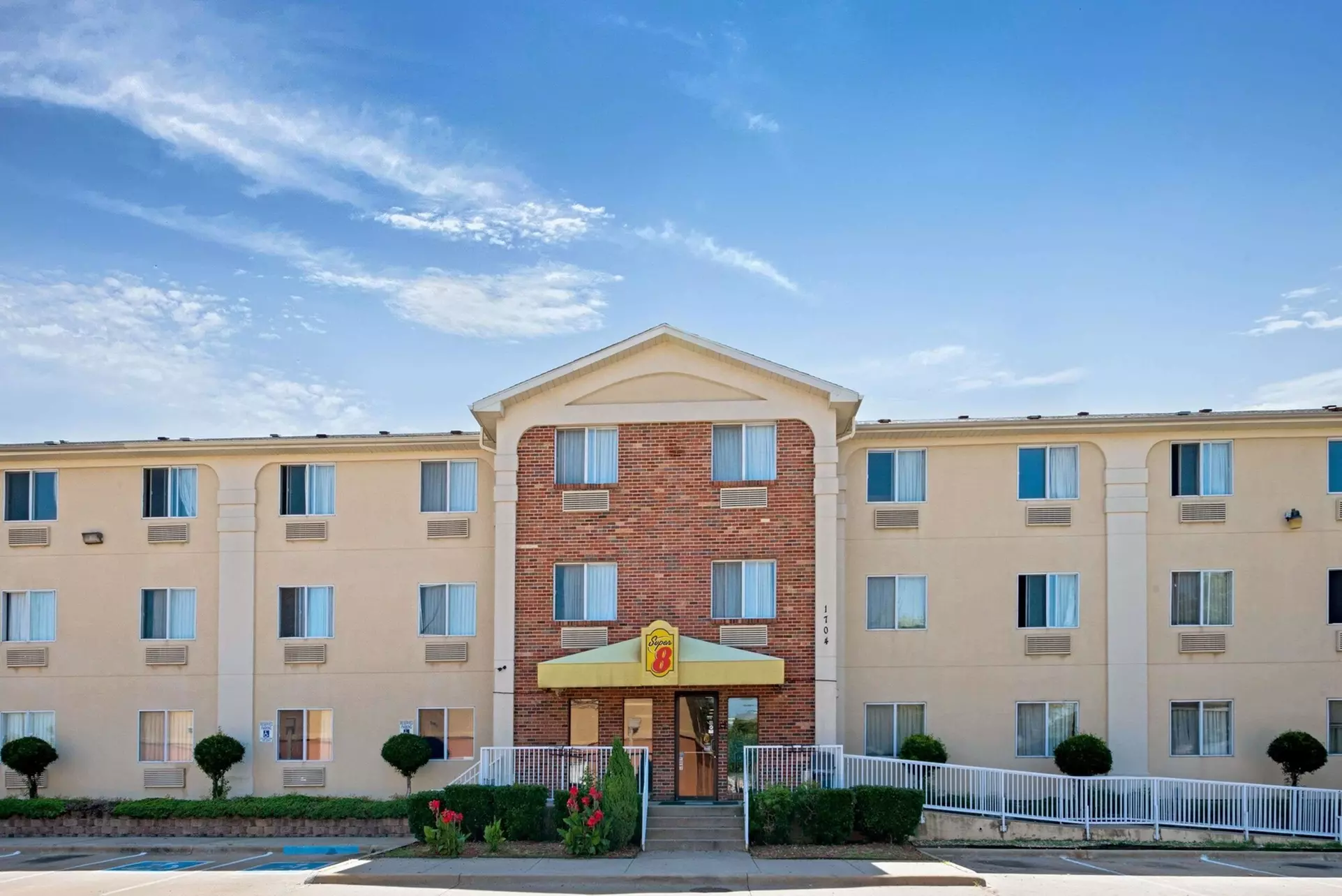 Super 8 by Wyndham Plano/Dallas Area - Primary Image
