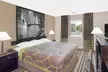 Super 8 by Wyndham Morton Grove/Chicago - Second Medium