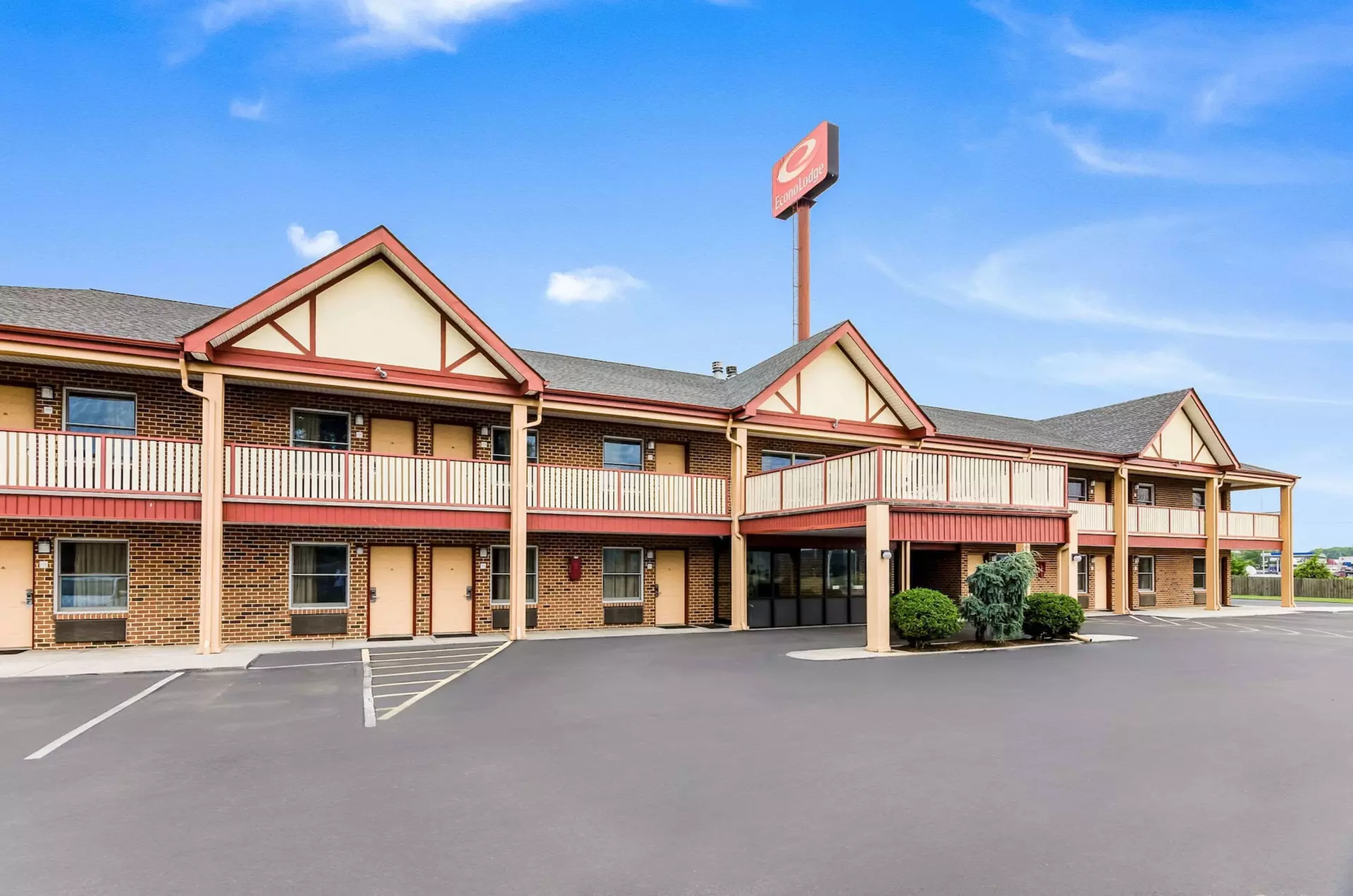 Econo Lodge Glade Springs I-81 - Primary Image
