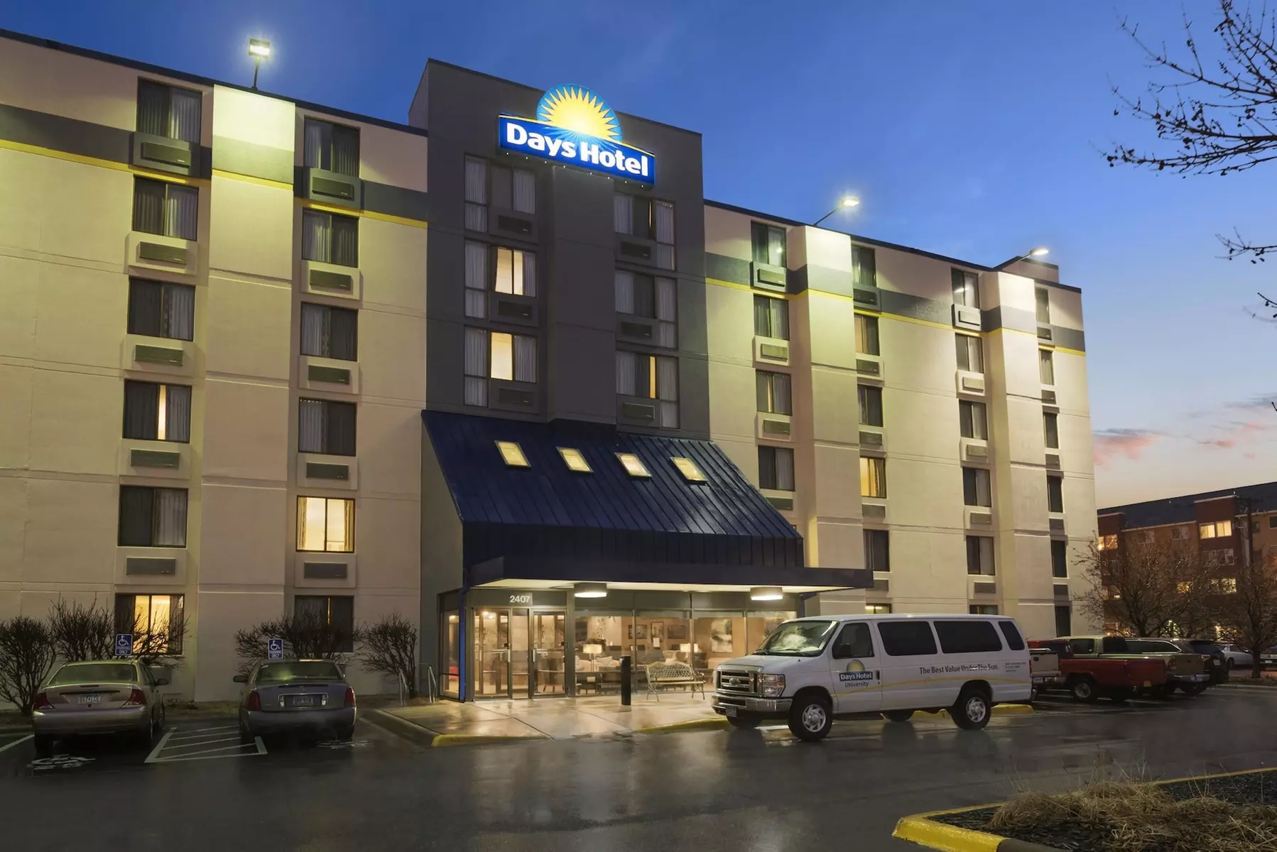 Days Hotel by Wyndham University Ave SE - Primary Image