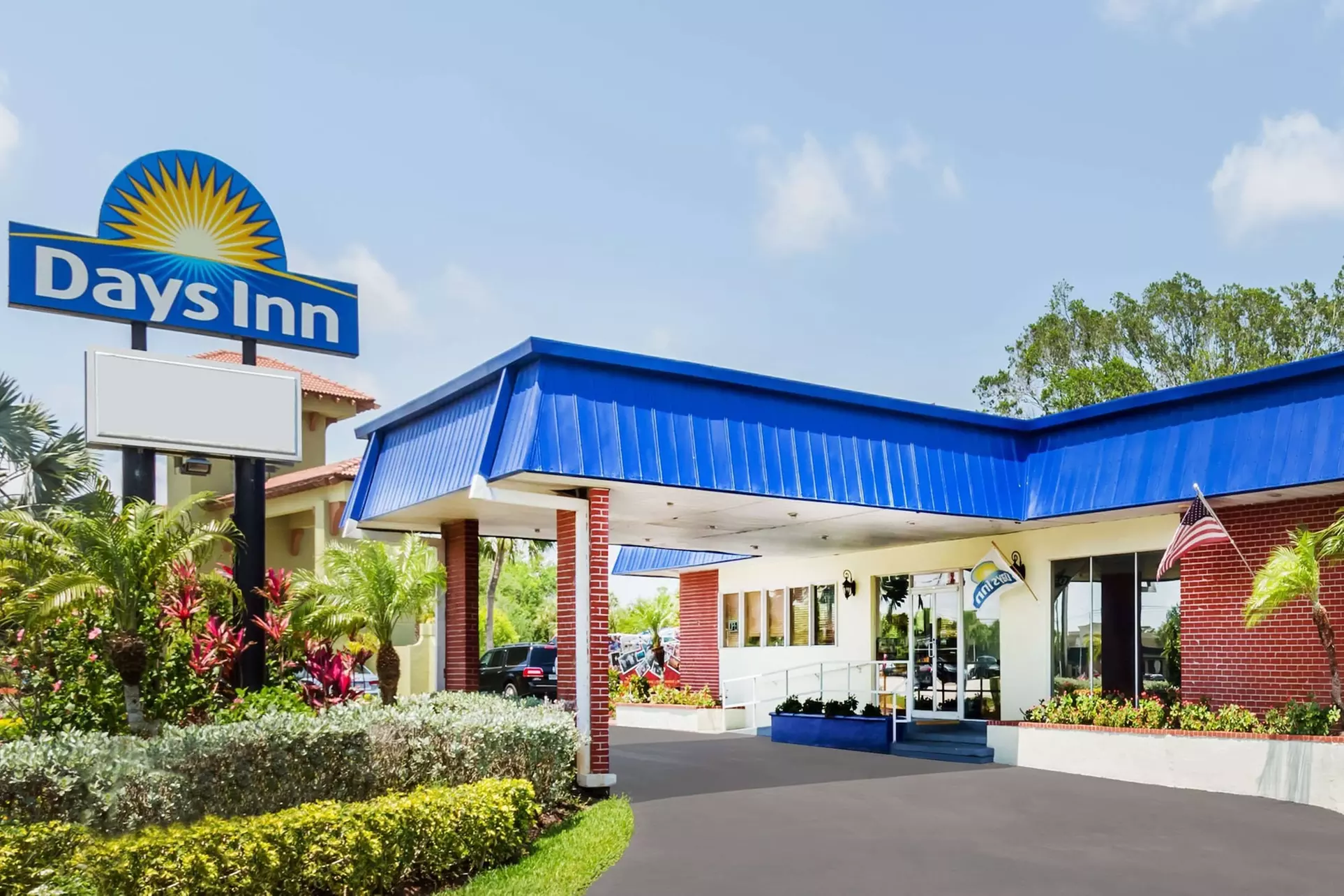Days Inn by Wyndham Fort Myers Springs Resort - Primary Image