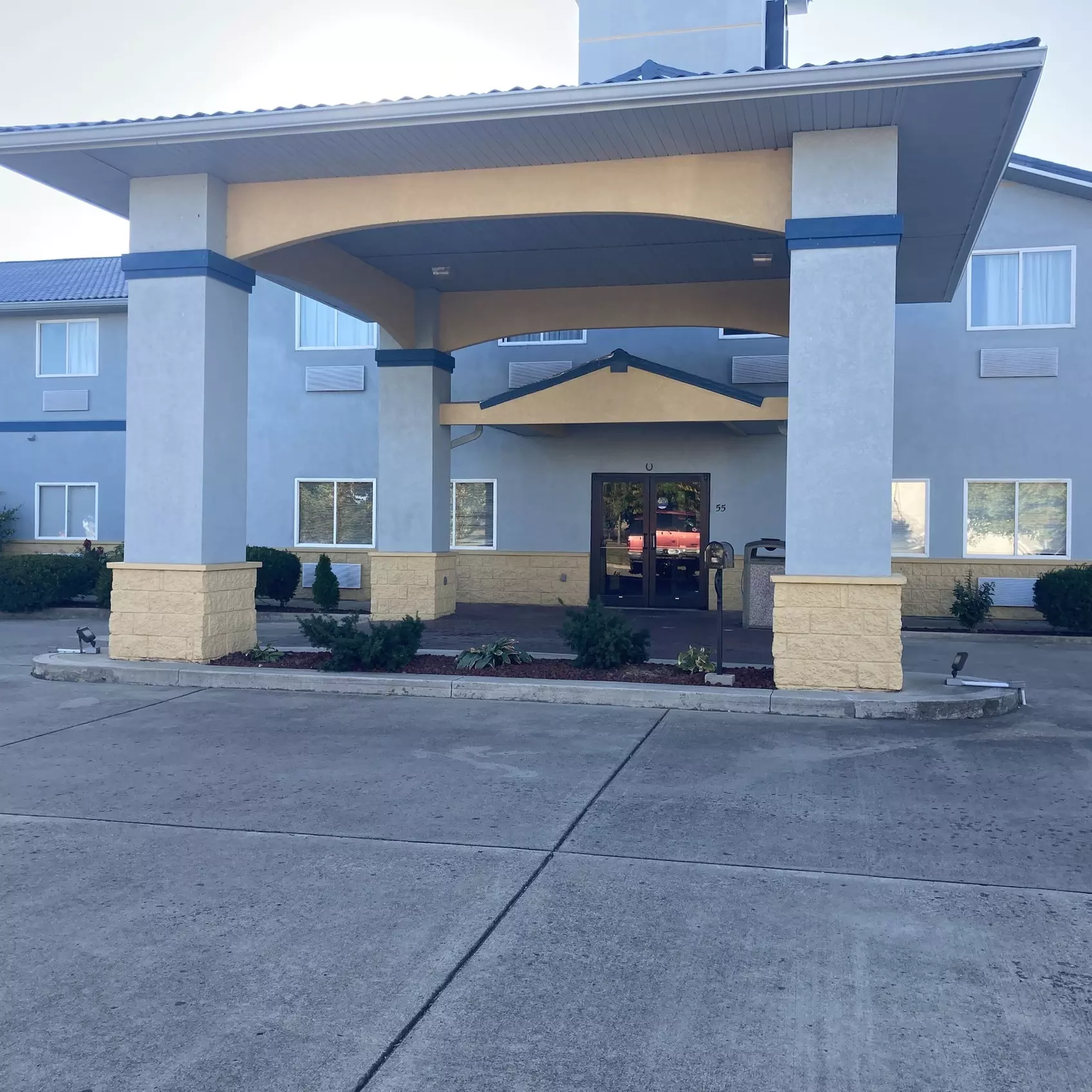 Super 8 by Wyndham Martinsville - Primary Image