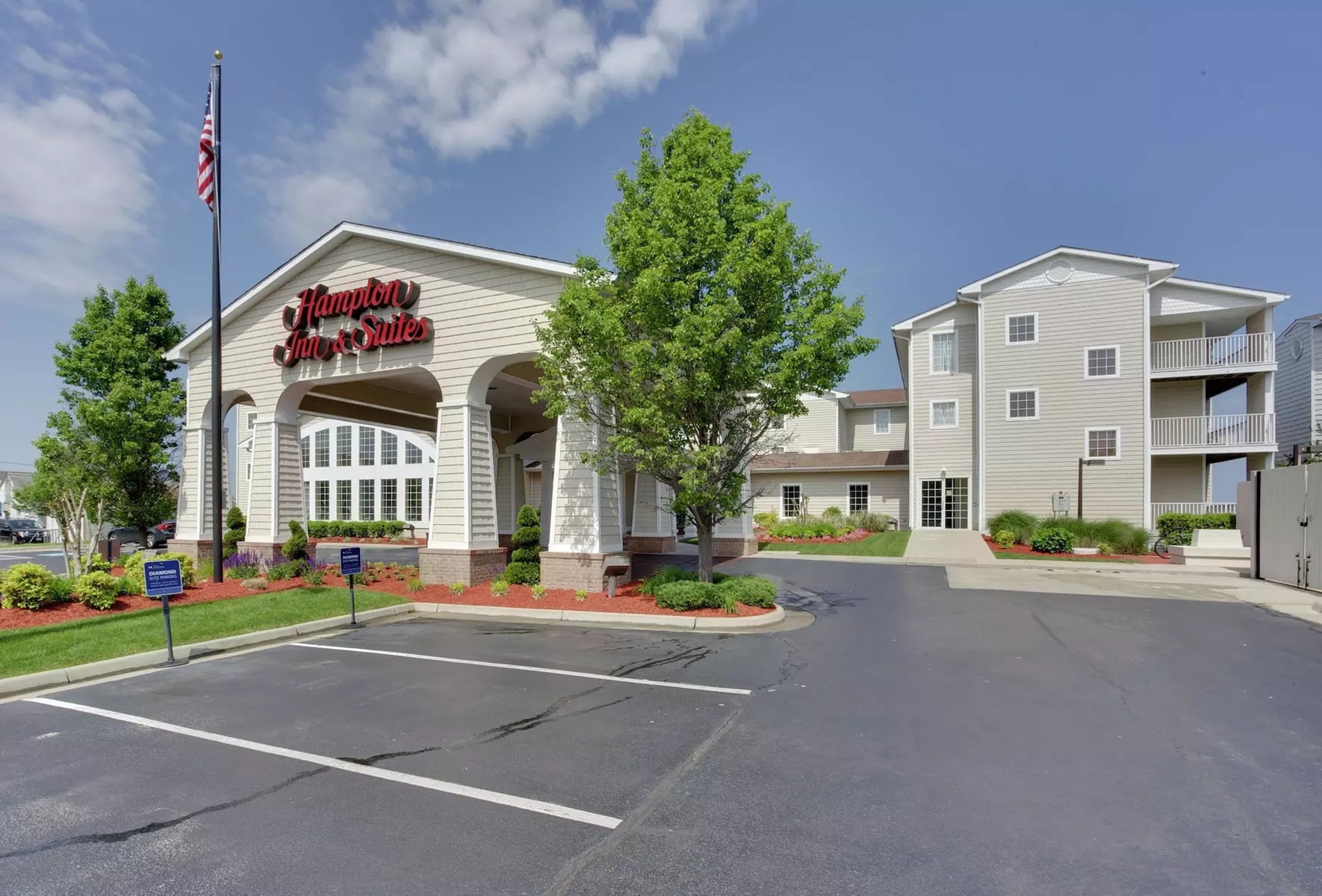 Hampton Inn & Suites Chincoteague Waterfront - Primary Image