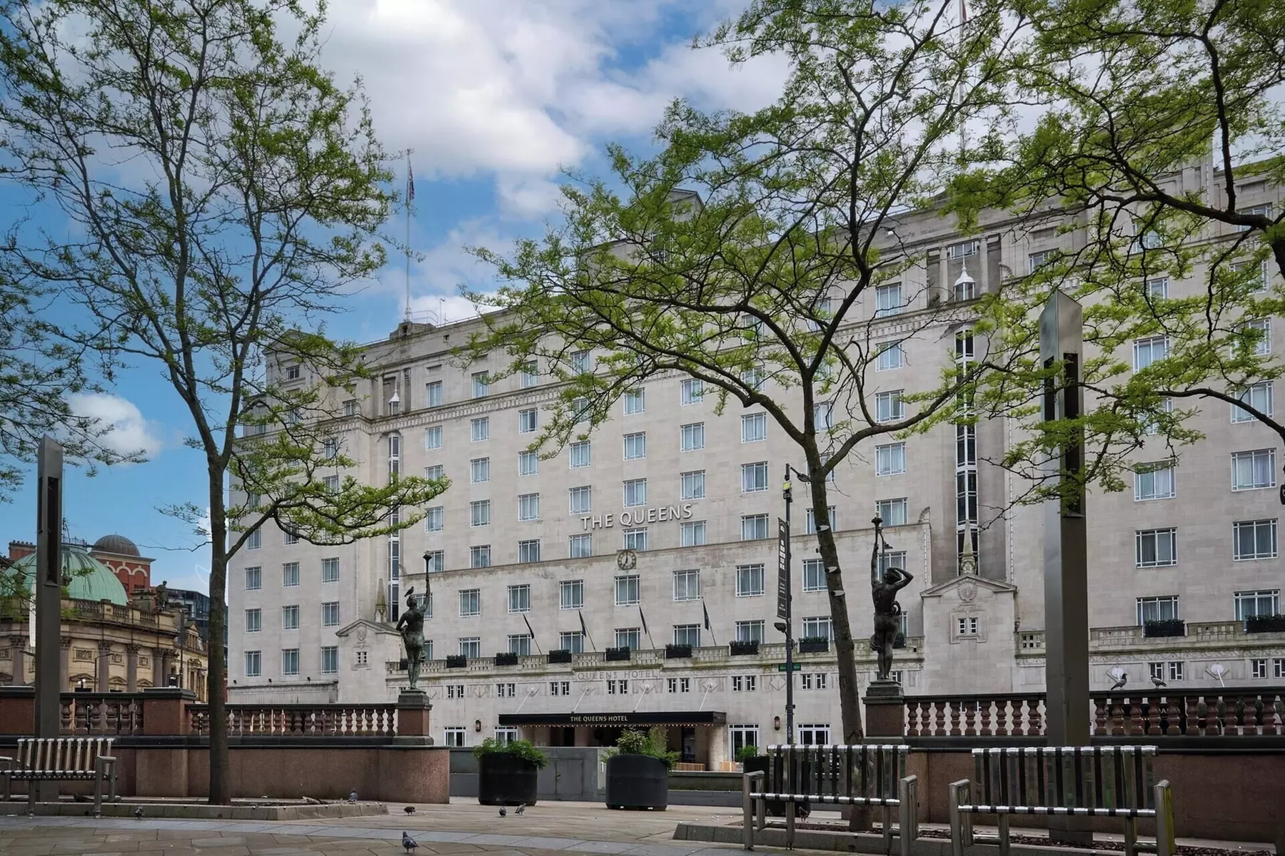 The Queens Hotel - Primary Image