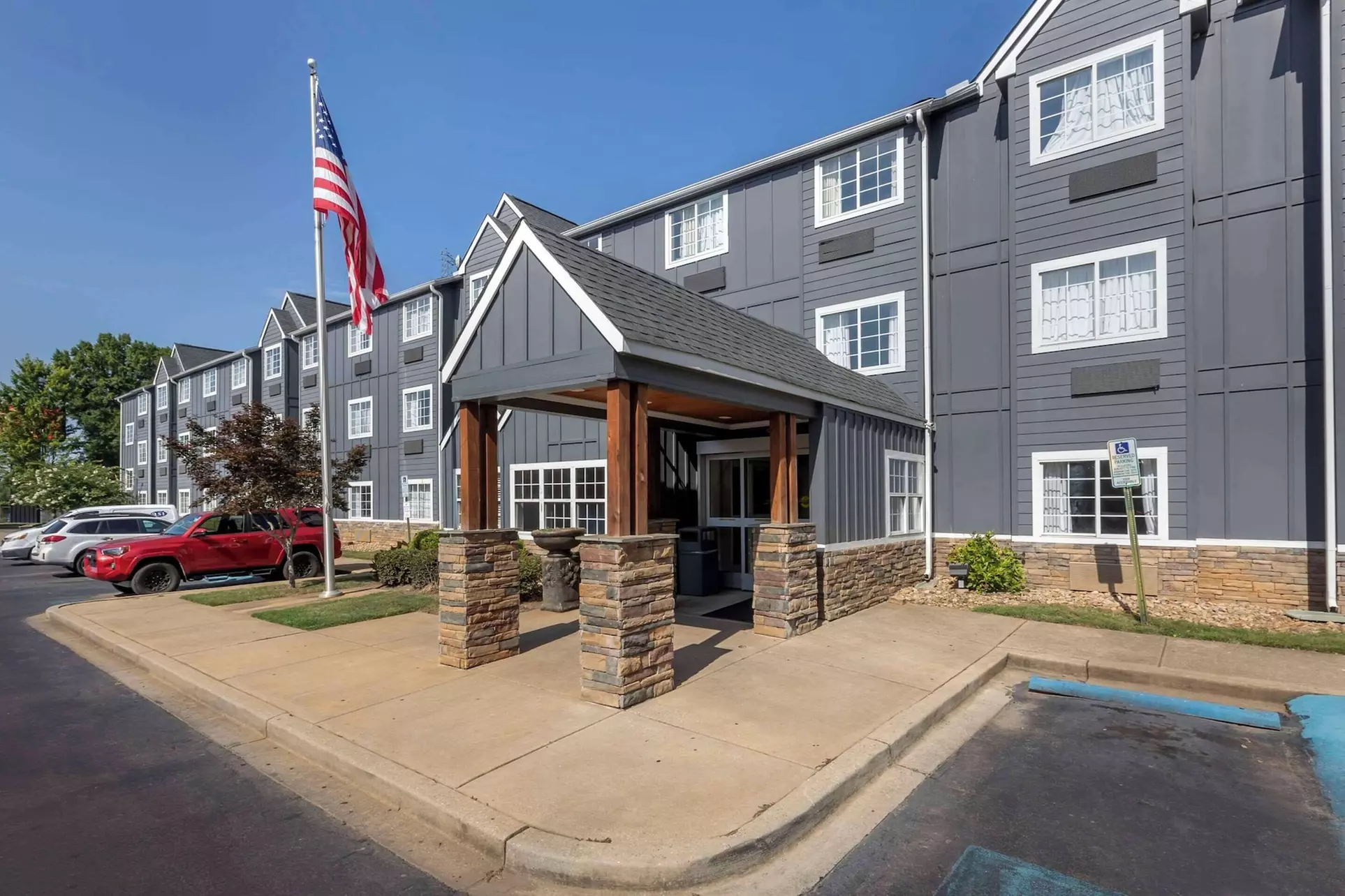 Econo Lodge & Suites Greenville - Primary Image
