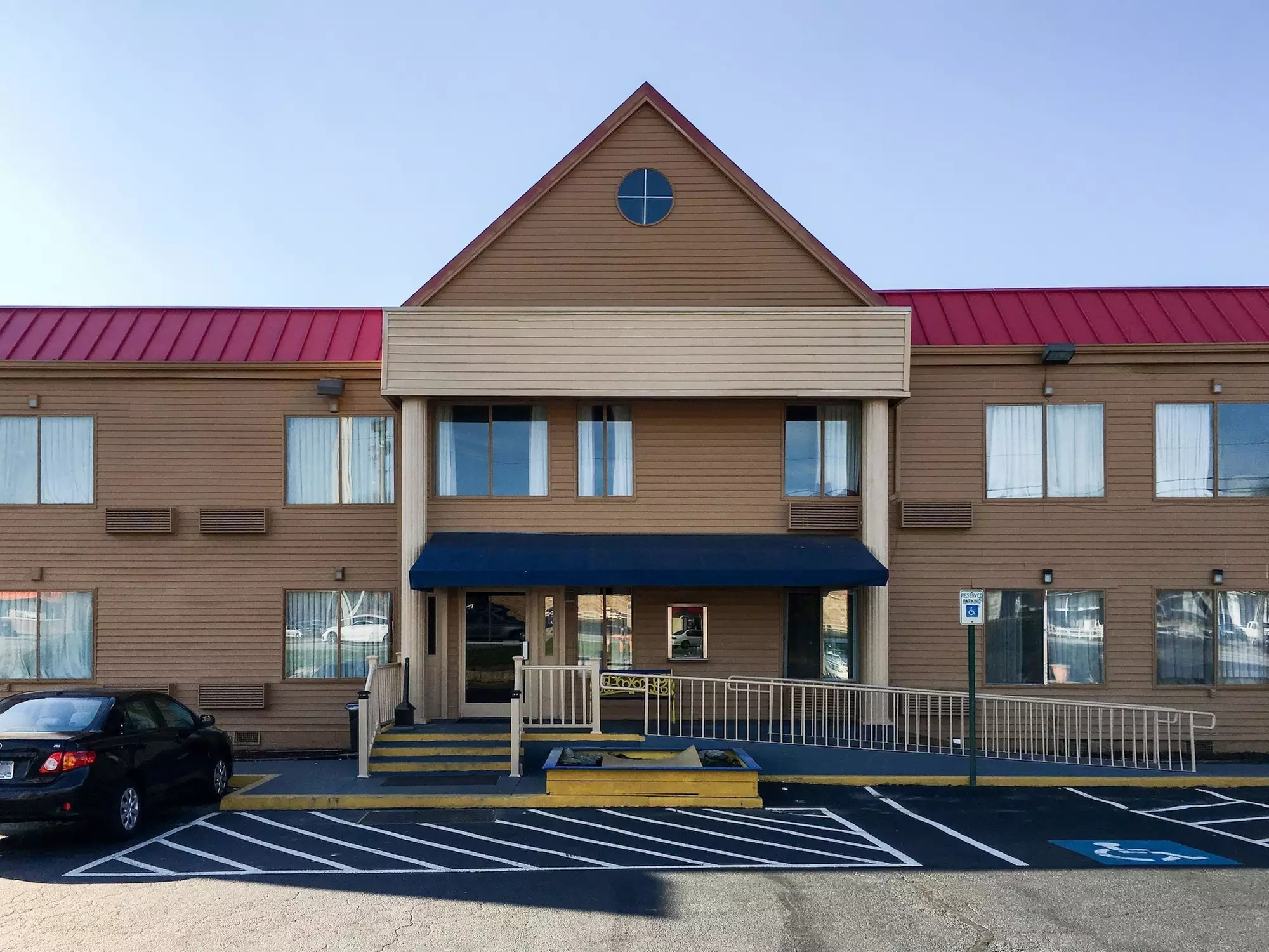 Days Inn by Wyndham Thomson - Primary Image