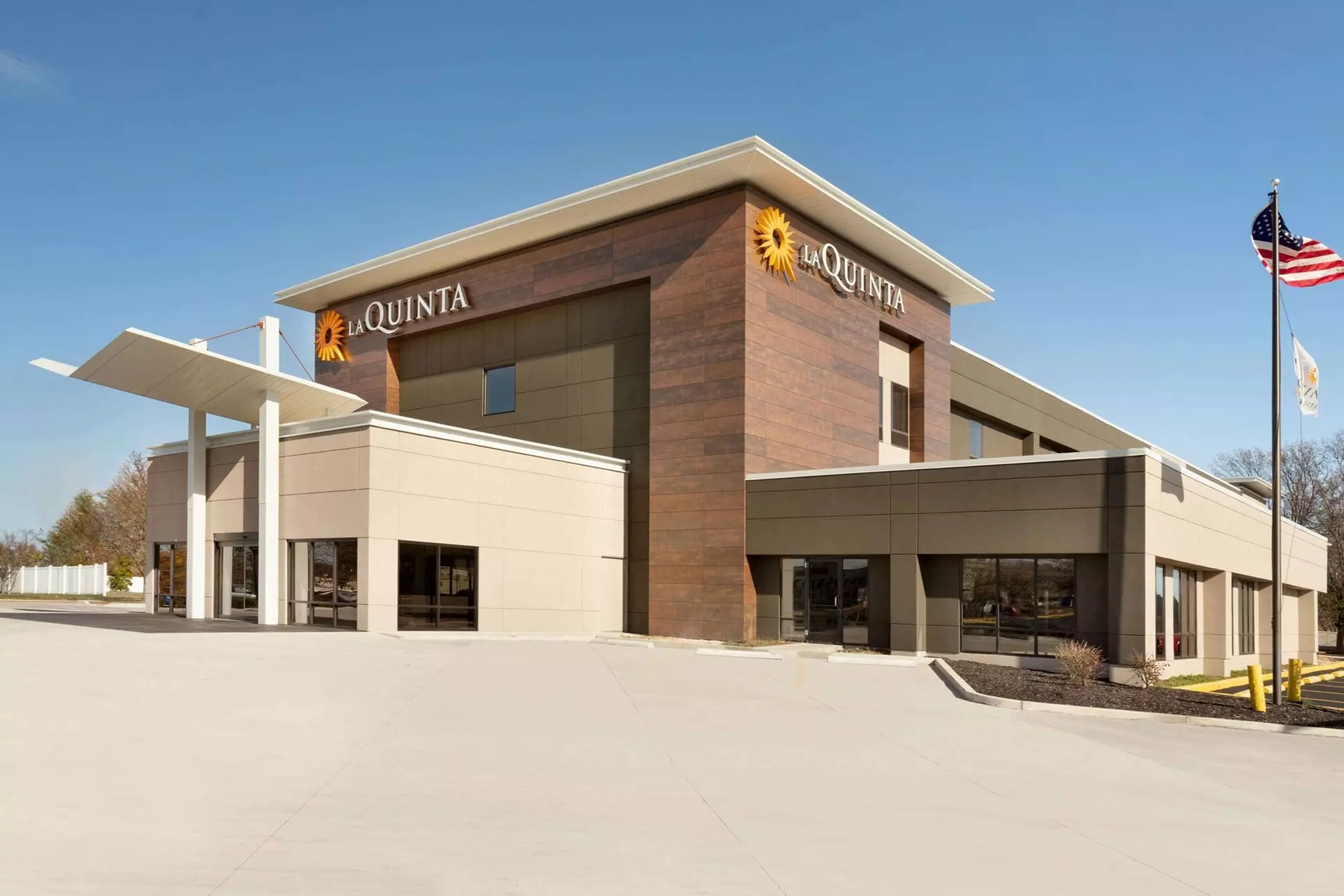 La Quinta Inn & Suites by Wyndham St Louis Route 66 - Primary Image