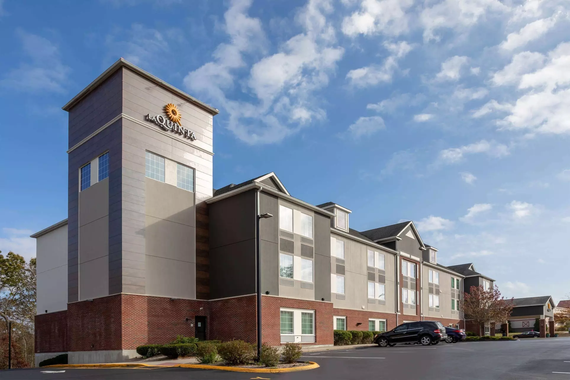 La Quinta Inn & Suites by Wyndham Stonington-Mystic Area - Primary Image