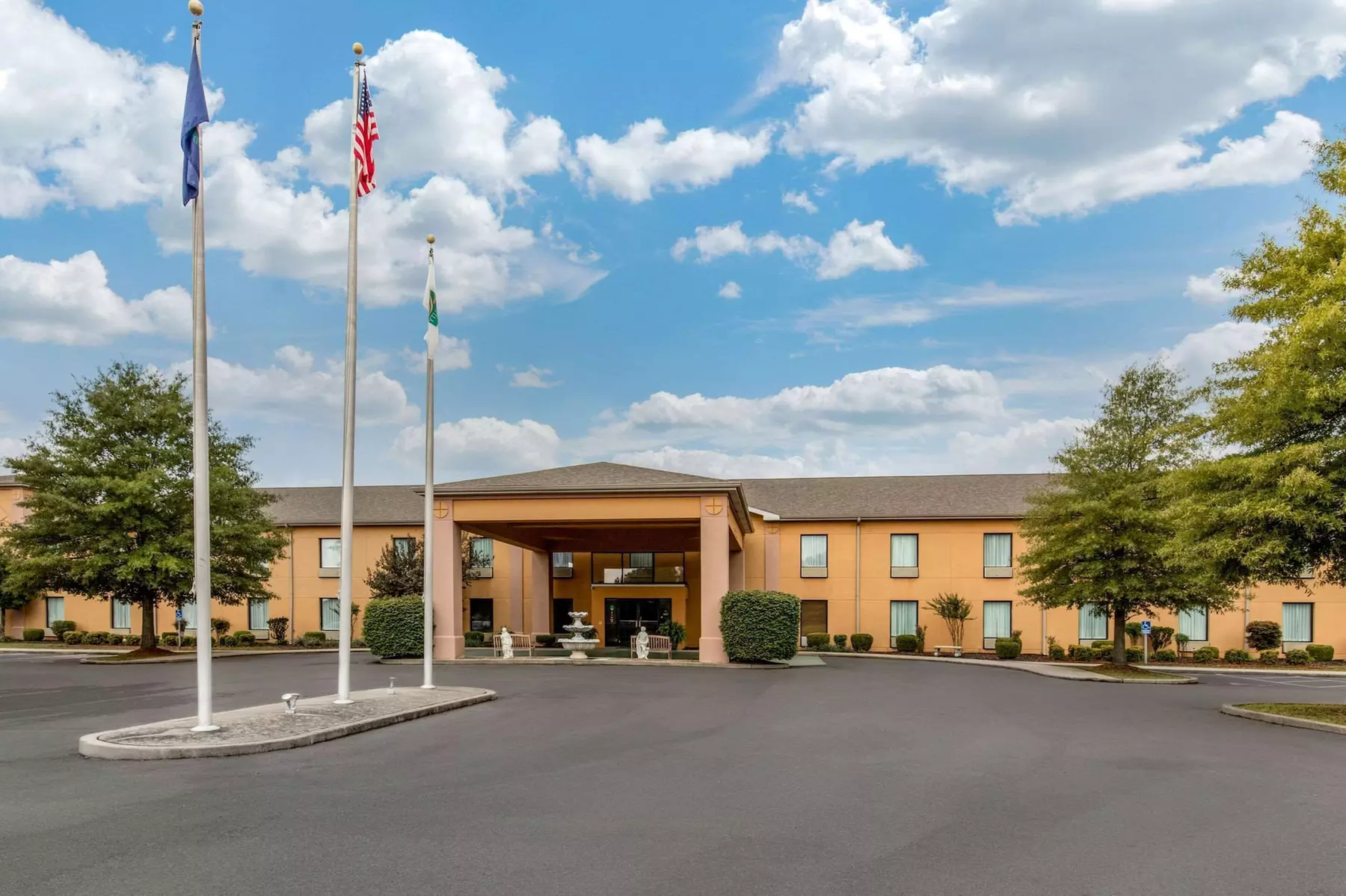 Quality Inn & Suites Benton - Draffenville - Primary Image