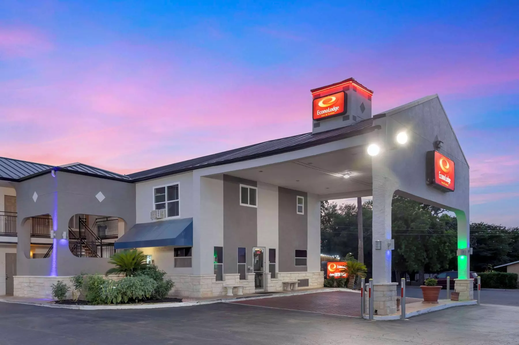 Econo Lodge Inn & Suites Near Lackland AFB - Primary Image