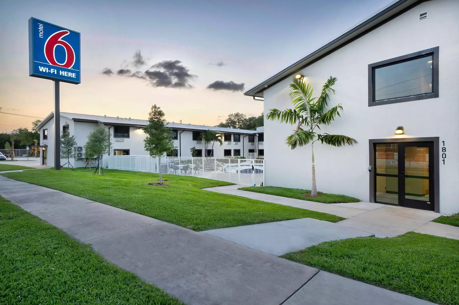 Motel 6 Fort Lauderdale, FL - Primary Image