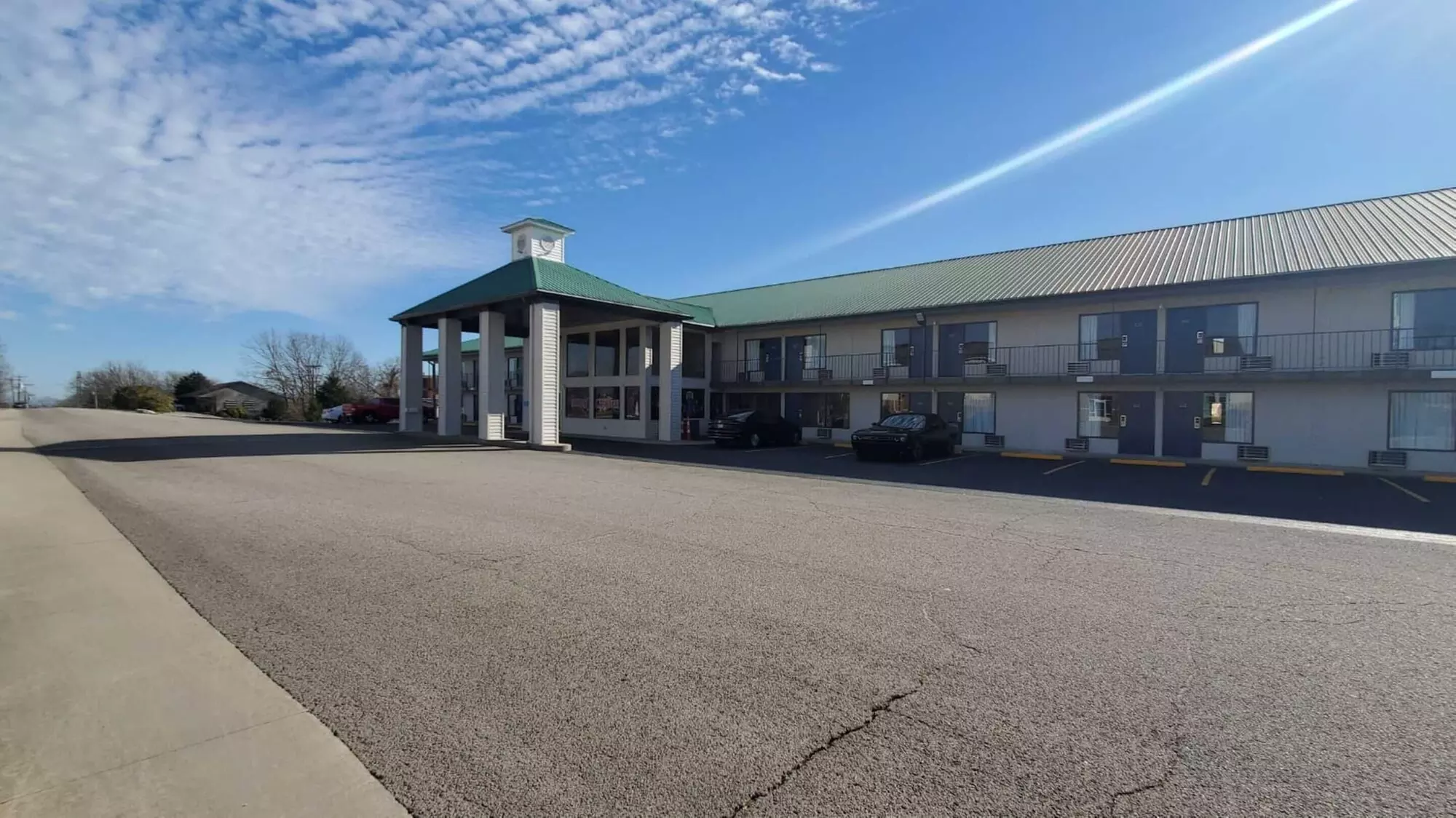 Crestview Inn - Primary Image