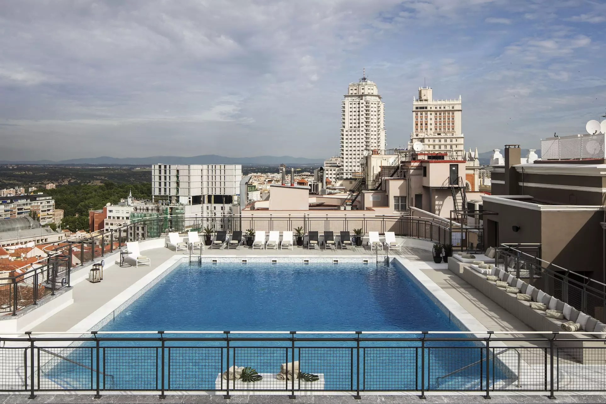 Hotel Emperador - Primary Image