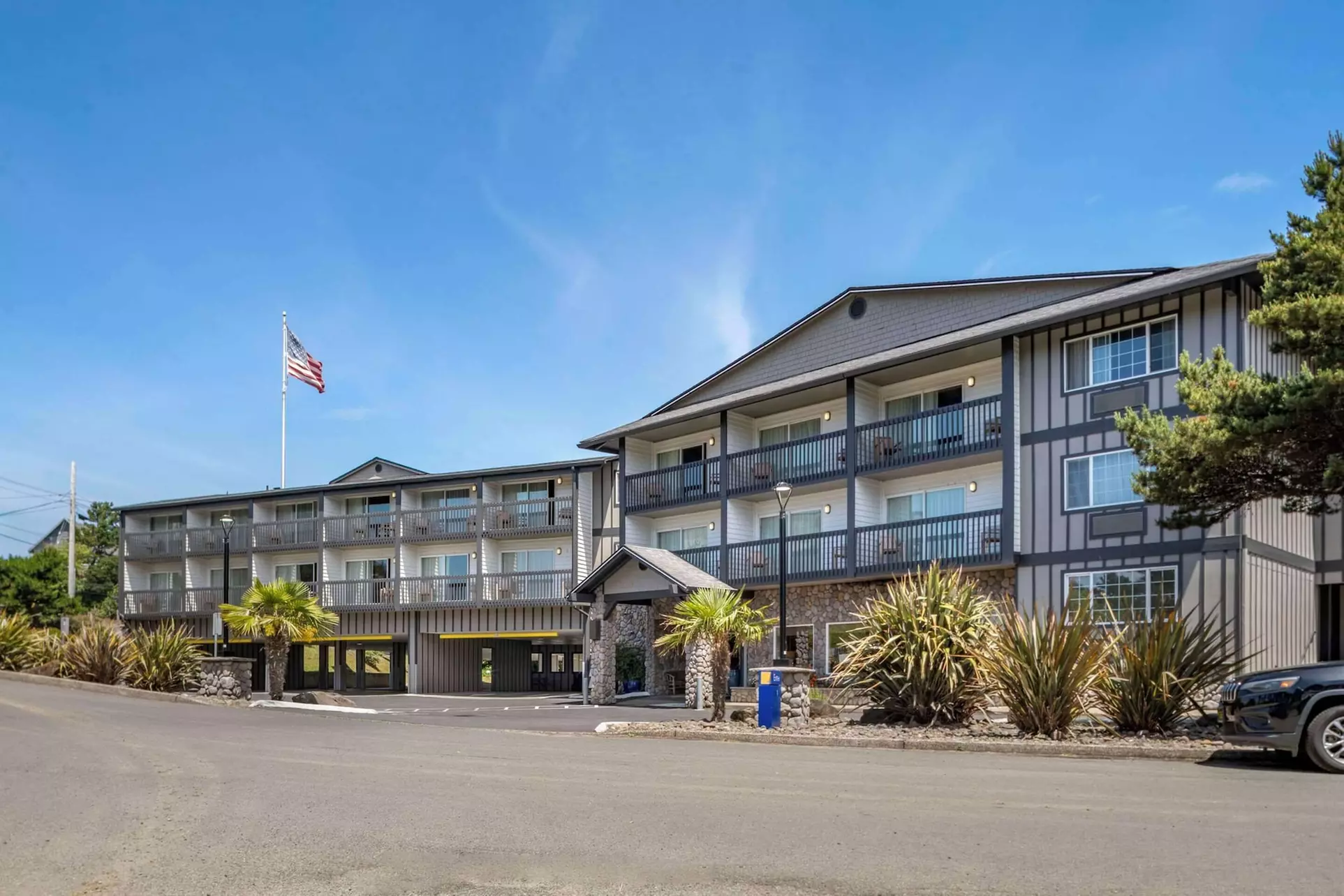 Comfort Inn & Suites Lincoln City - Primary Image