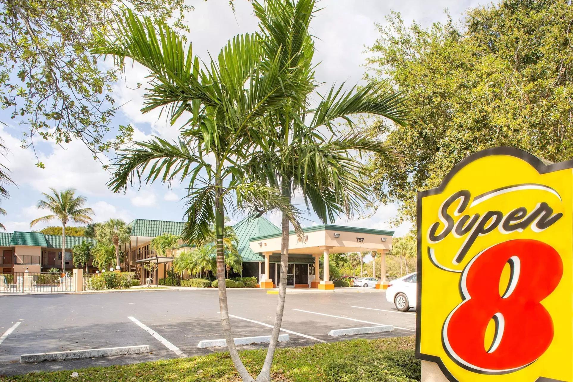 Super 8 by Wyndham North Palm Beach - Primary Image