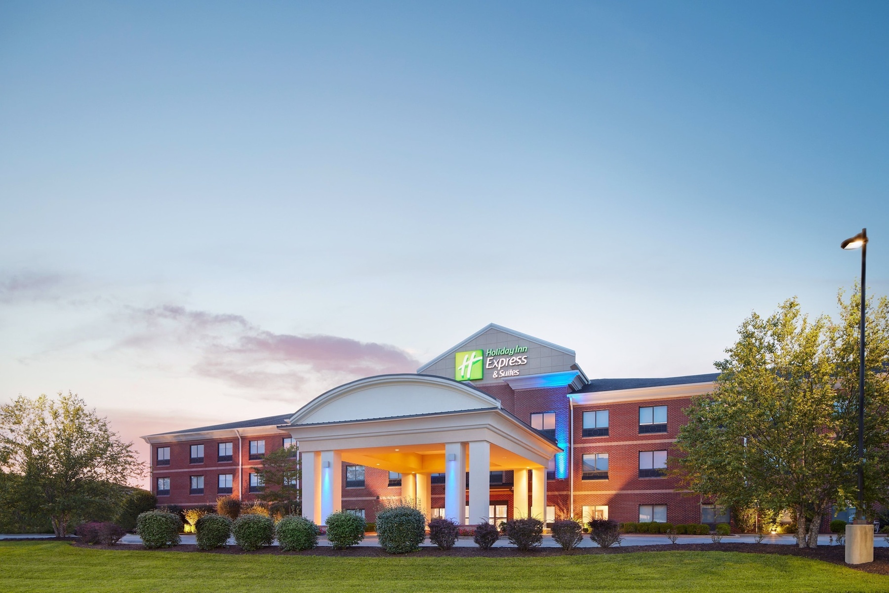 Holiday Inn Express & Suites Bridgeport by IHG