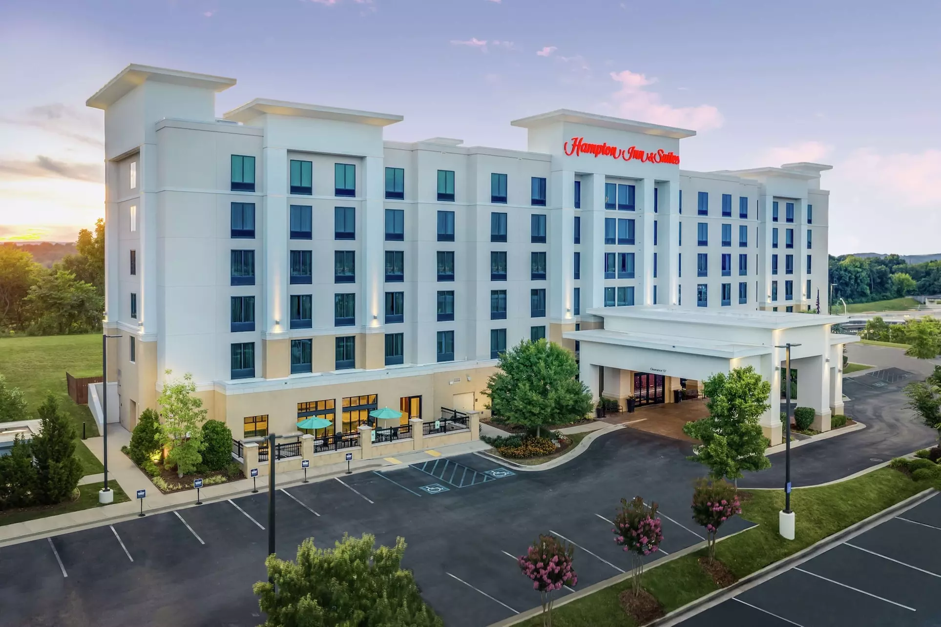 Hampton Inn & Suites Chattanooga/Hamilton Place - Primary Image