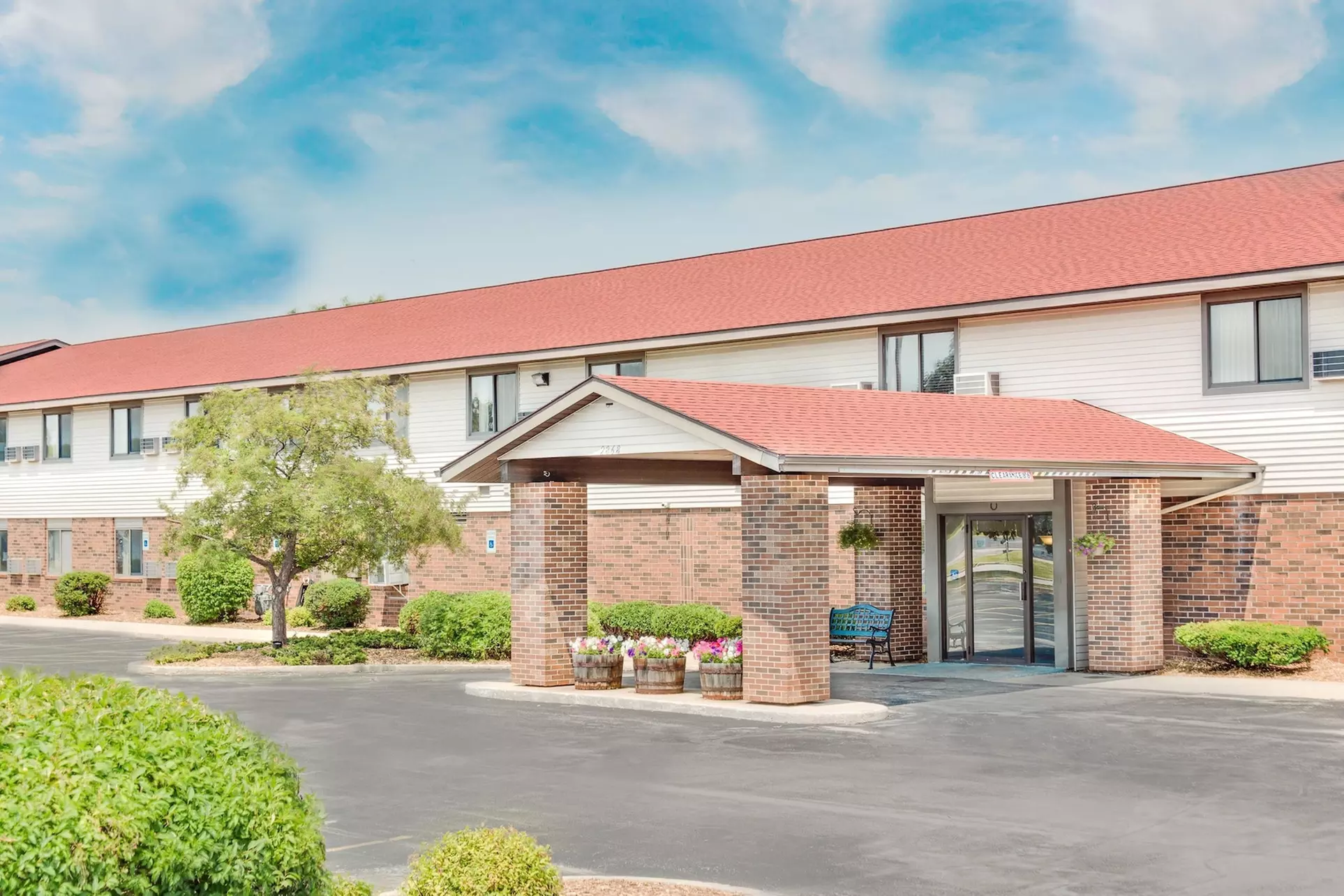 Super 8 by Wyndham Green Bay Near Stadium - Primary Image