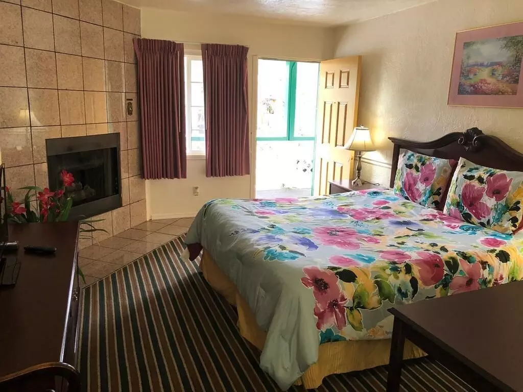 Monterey Pines Inn - Primary Image