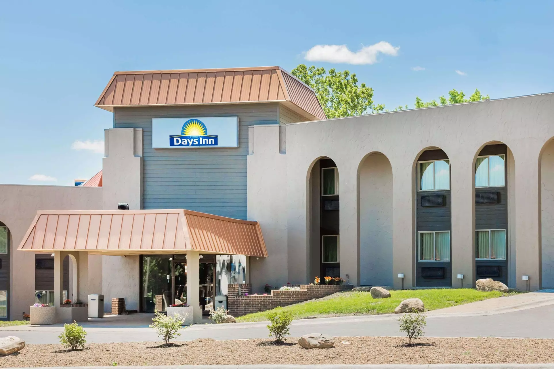 Days Inn by Wyndham West Des Moines - Primary Image