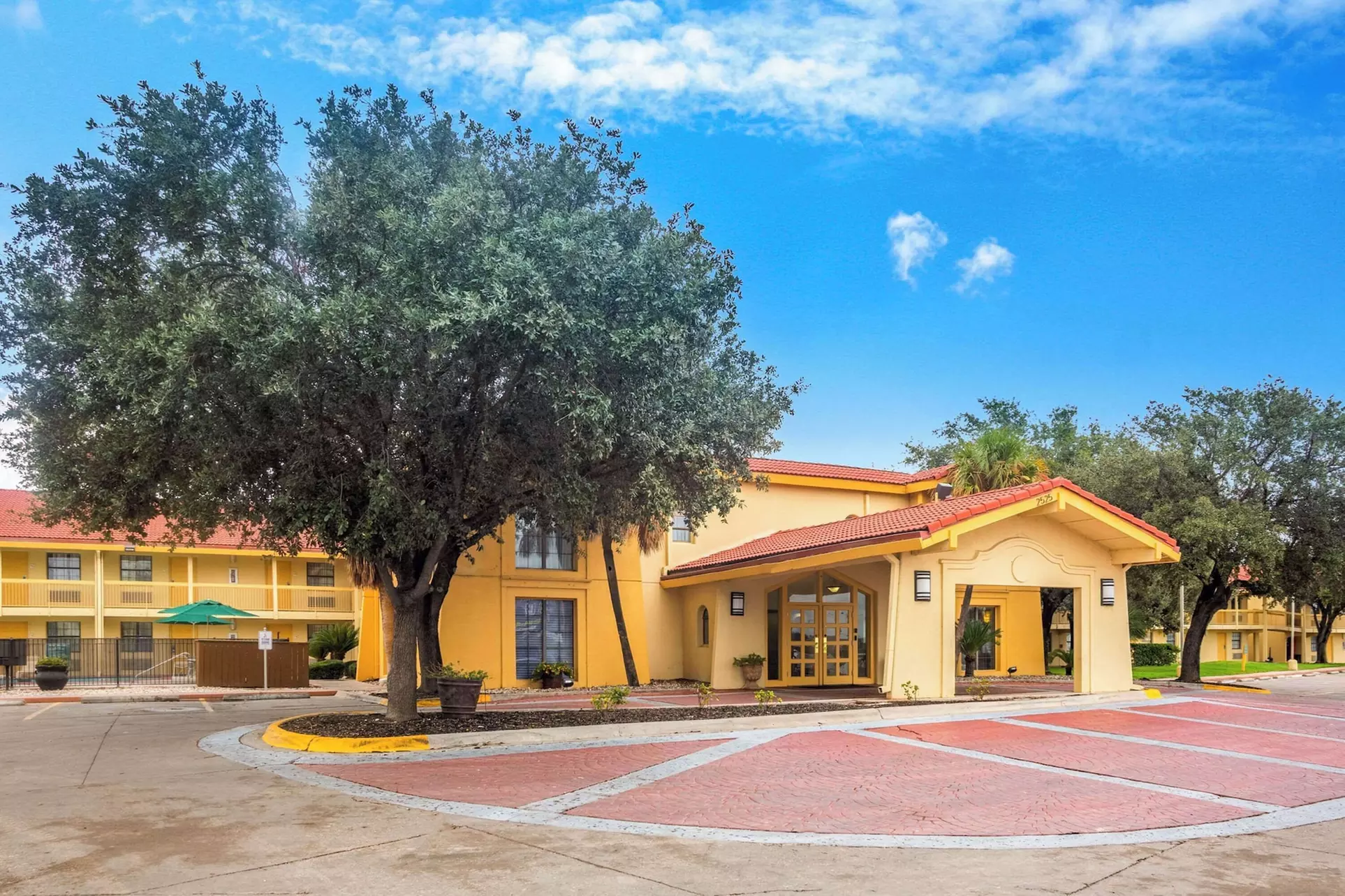 Super 8 by Wyndham Eagle Pass - Primary Image