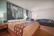 Super 8 by Wyndham Wakeeney - Second Medium