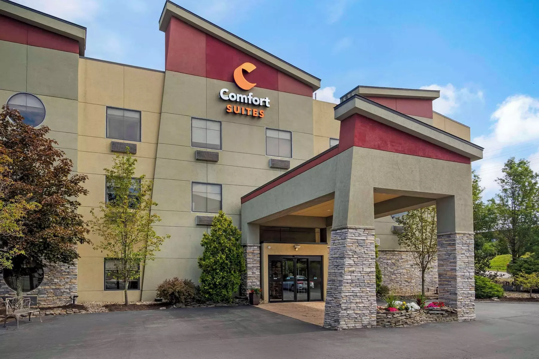 Comfort Suites Monaca - Primary Image