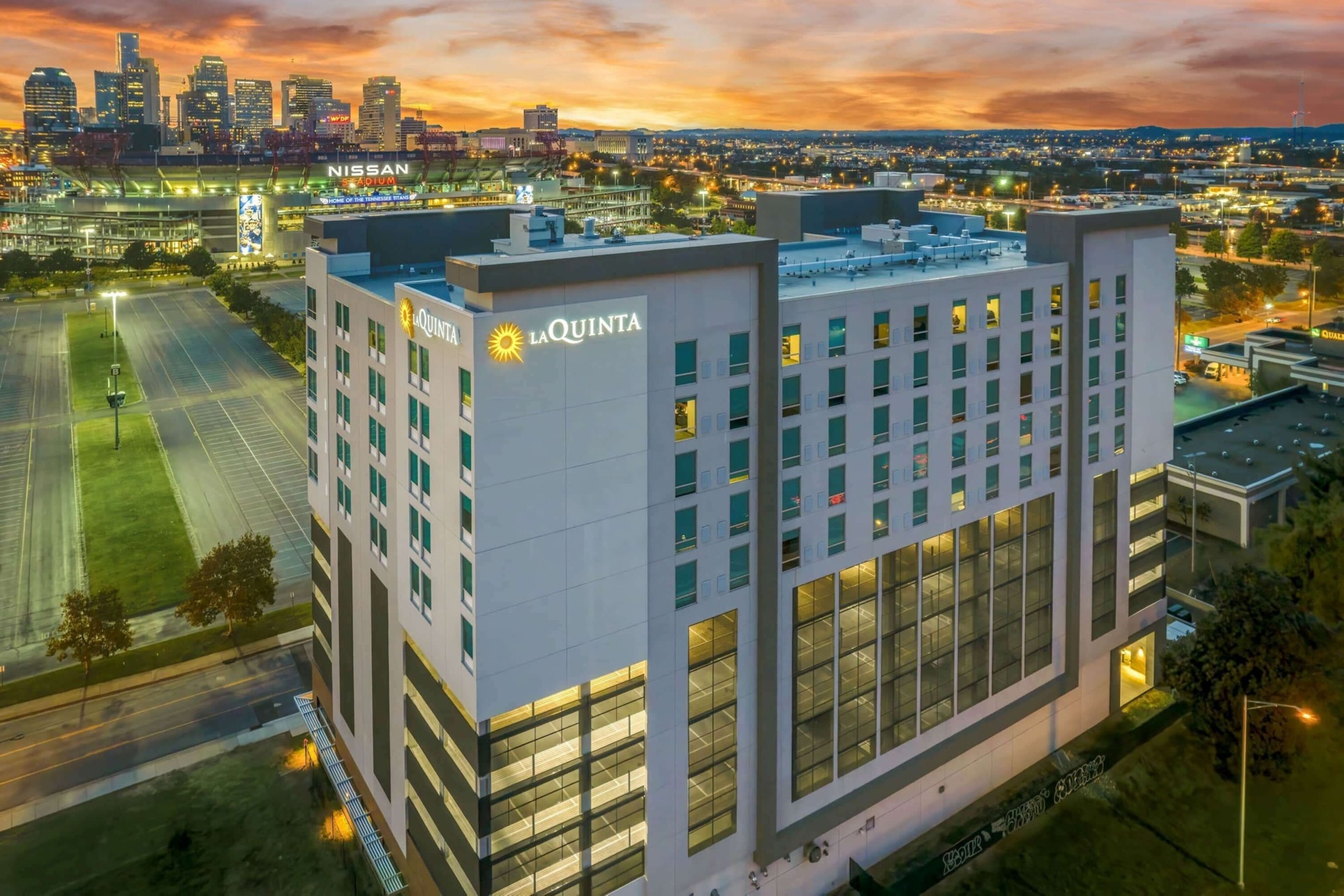 La Quinta Inn & Suites by Wyndham Nashville Downtown / Stadium - Primary Image