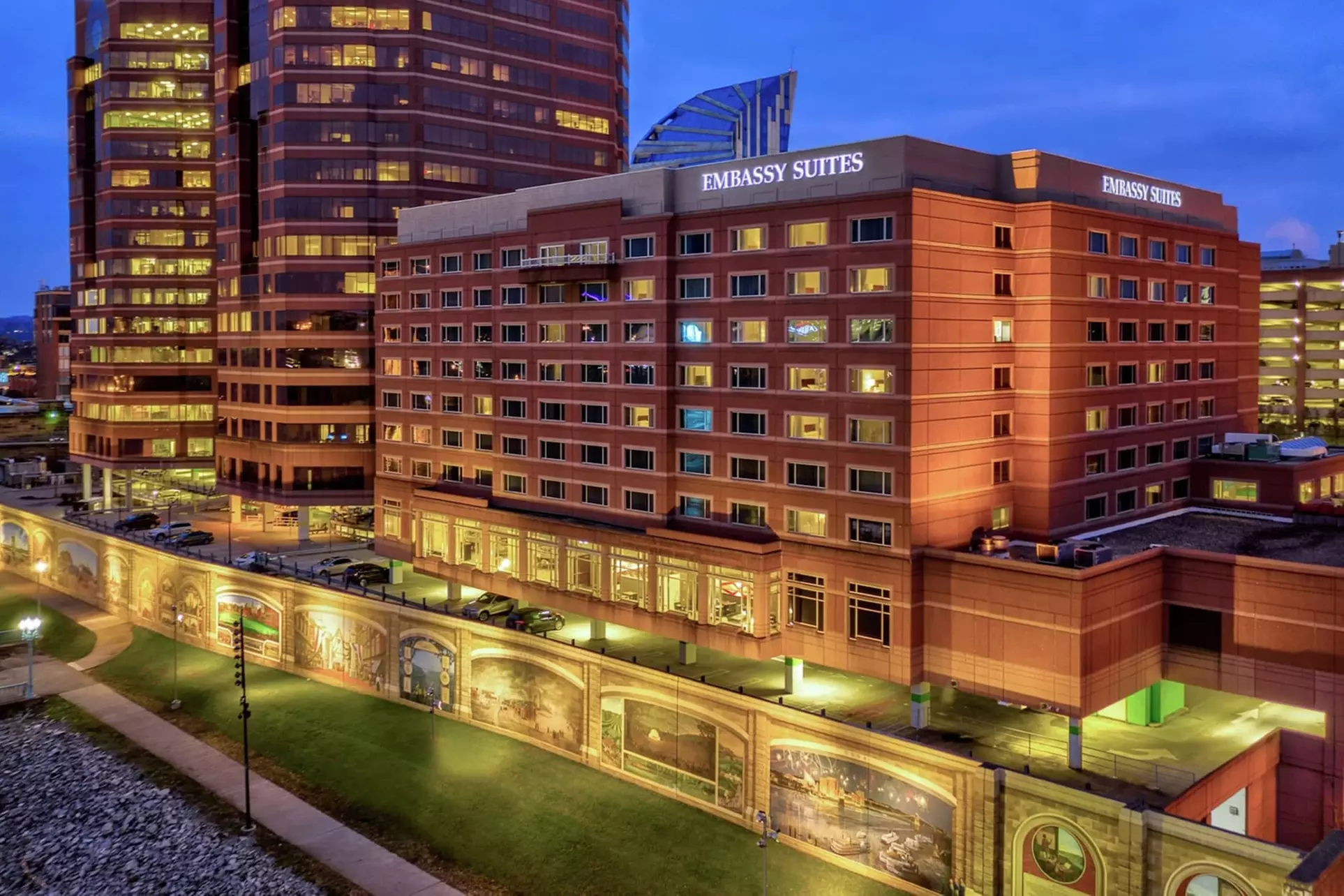 Embassy Suites by Hilton Cincinnati RiverCenter - Primary Image