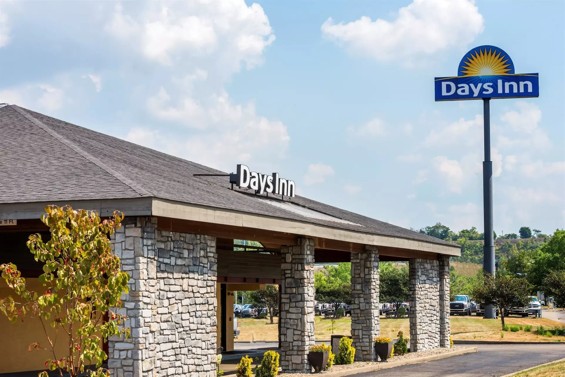 Days Inn by Wyndham Pittsburgh-Harmarville - Primary Image