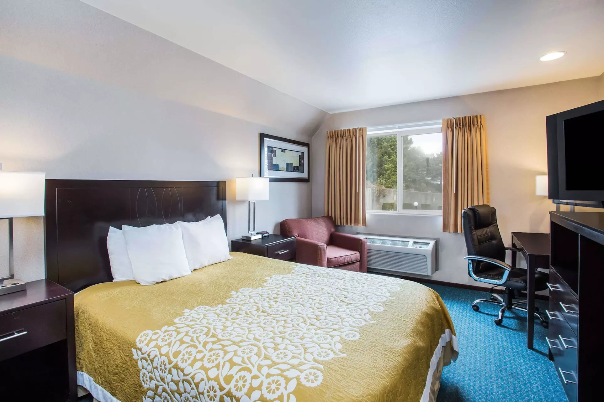 Days Inn by Wyndham Seattle Aurora - Primary Image