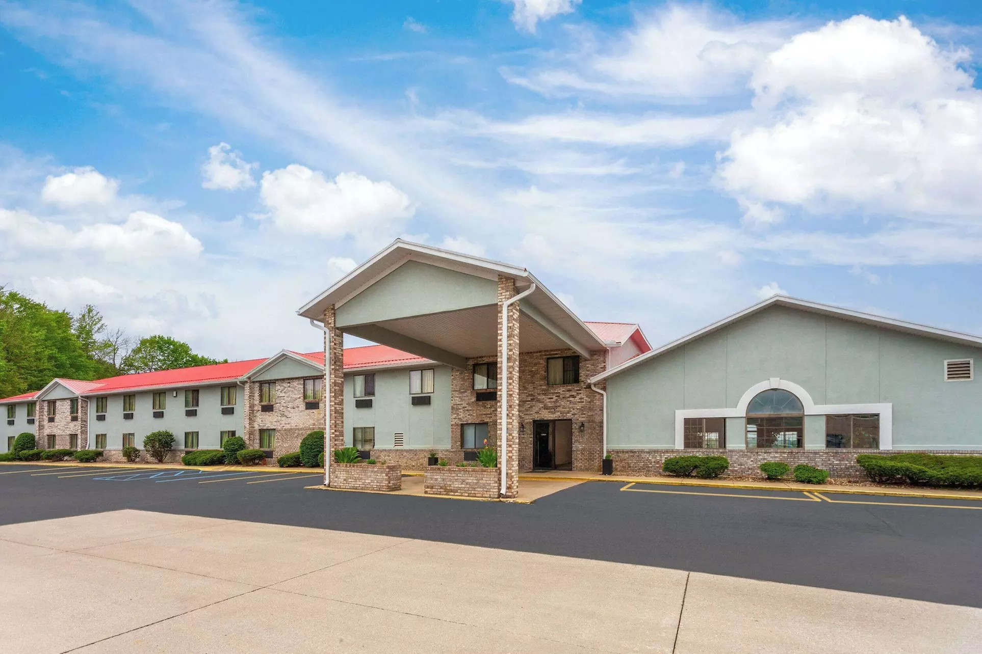 Super 8 by Wyndham Mt. Vernon - Primary Image