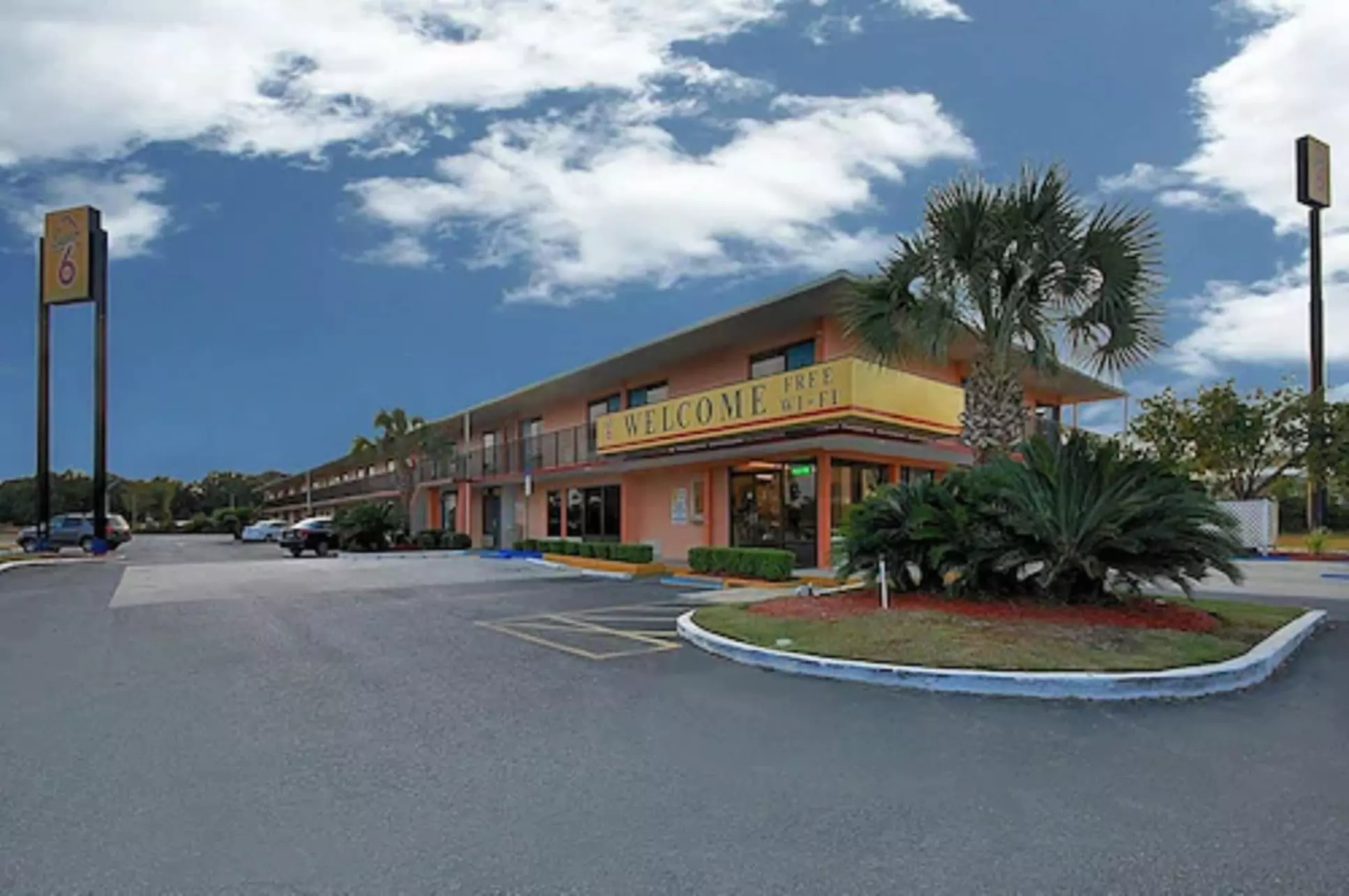 Super 6 Inn & Suites - Primary Image