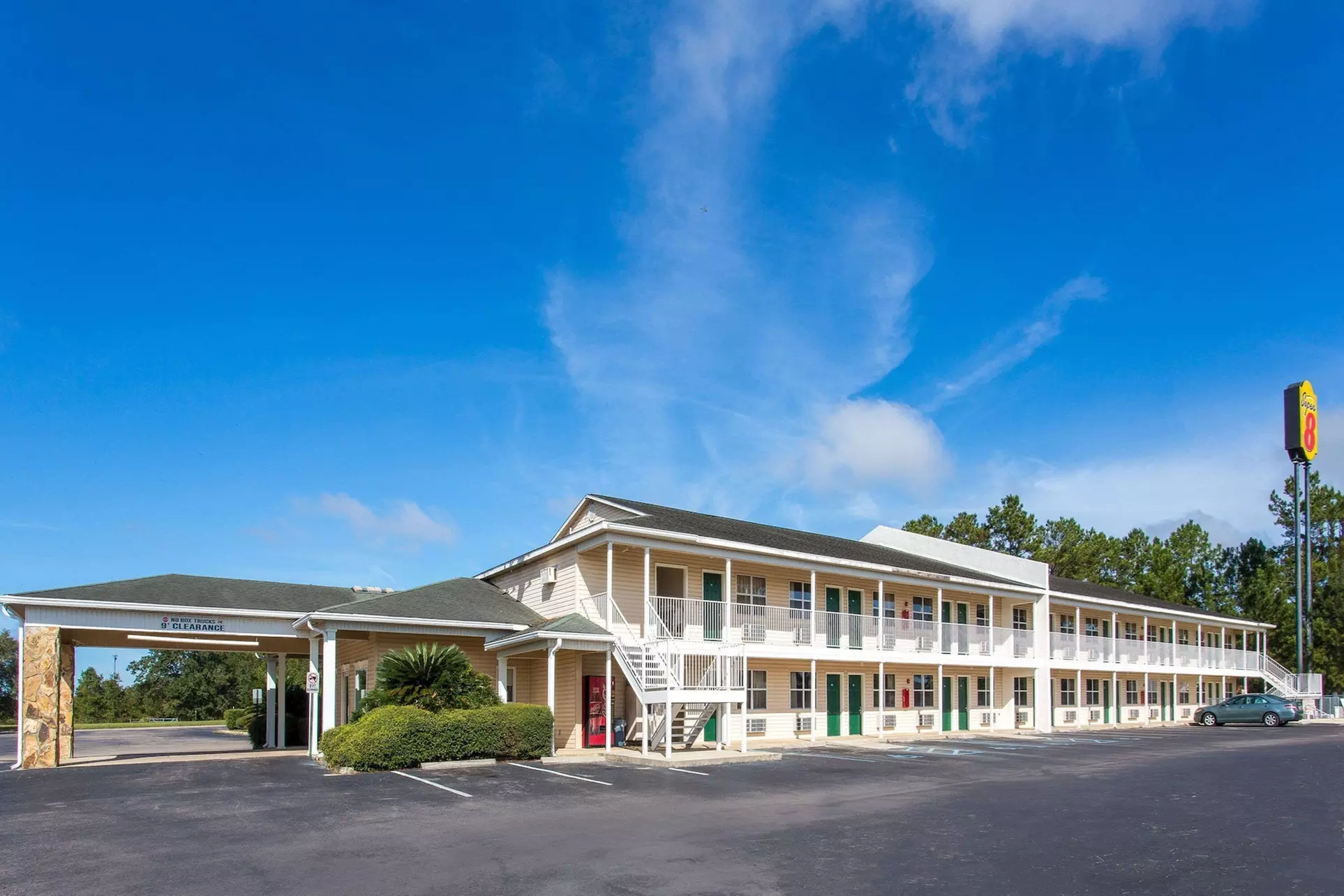 Super 8 by Wyndham Monticello - Primary Image