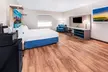 Days Inn & Suites by Wyndham San Antonio near Frost Bank Center - Second Medium