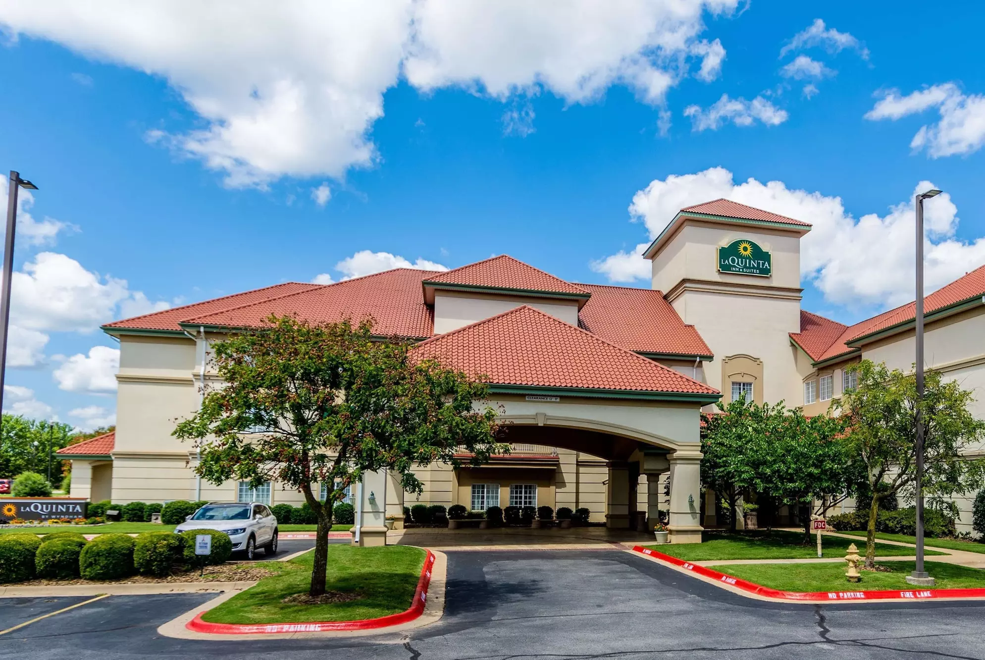 La Quinta Inn & Suites by Wyndham Bentonville - Primary Image