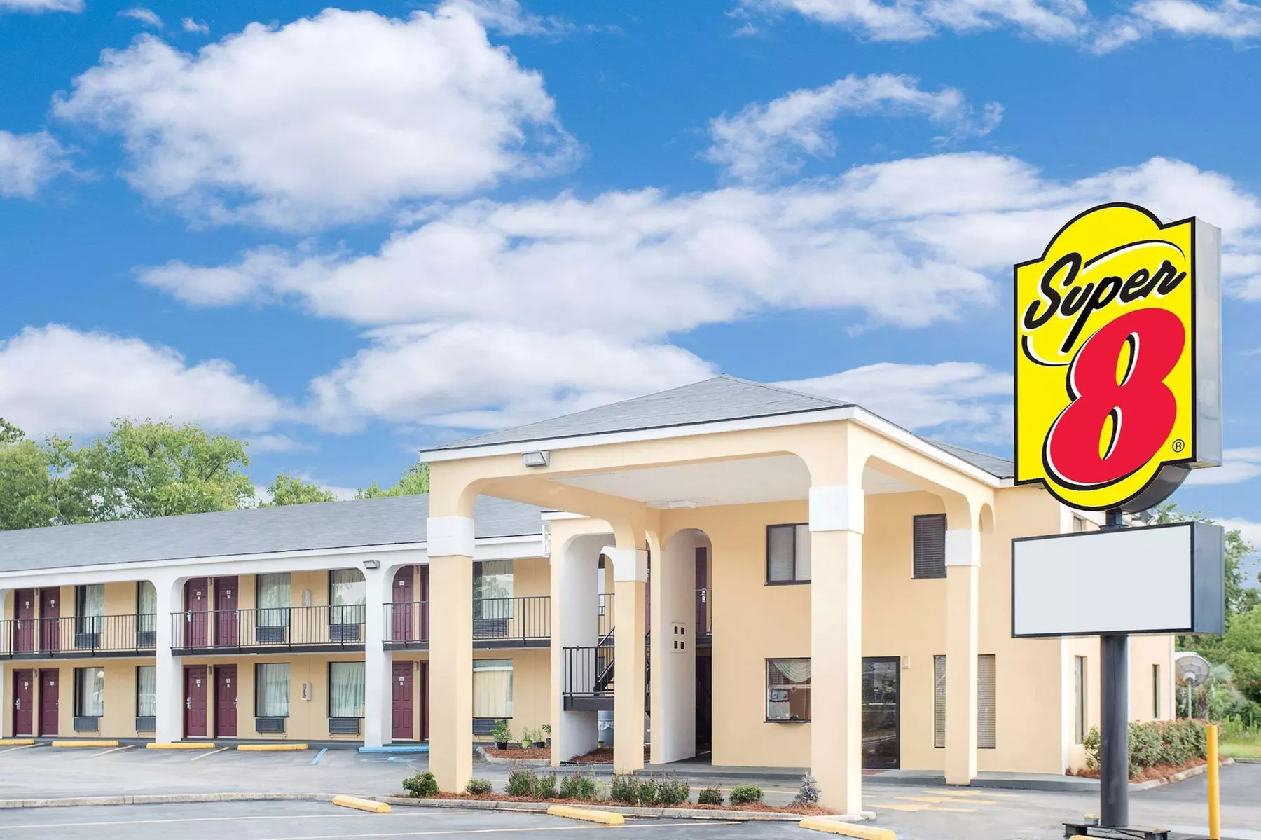 Super 8 by Wyndham Eufaula - Primary Image