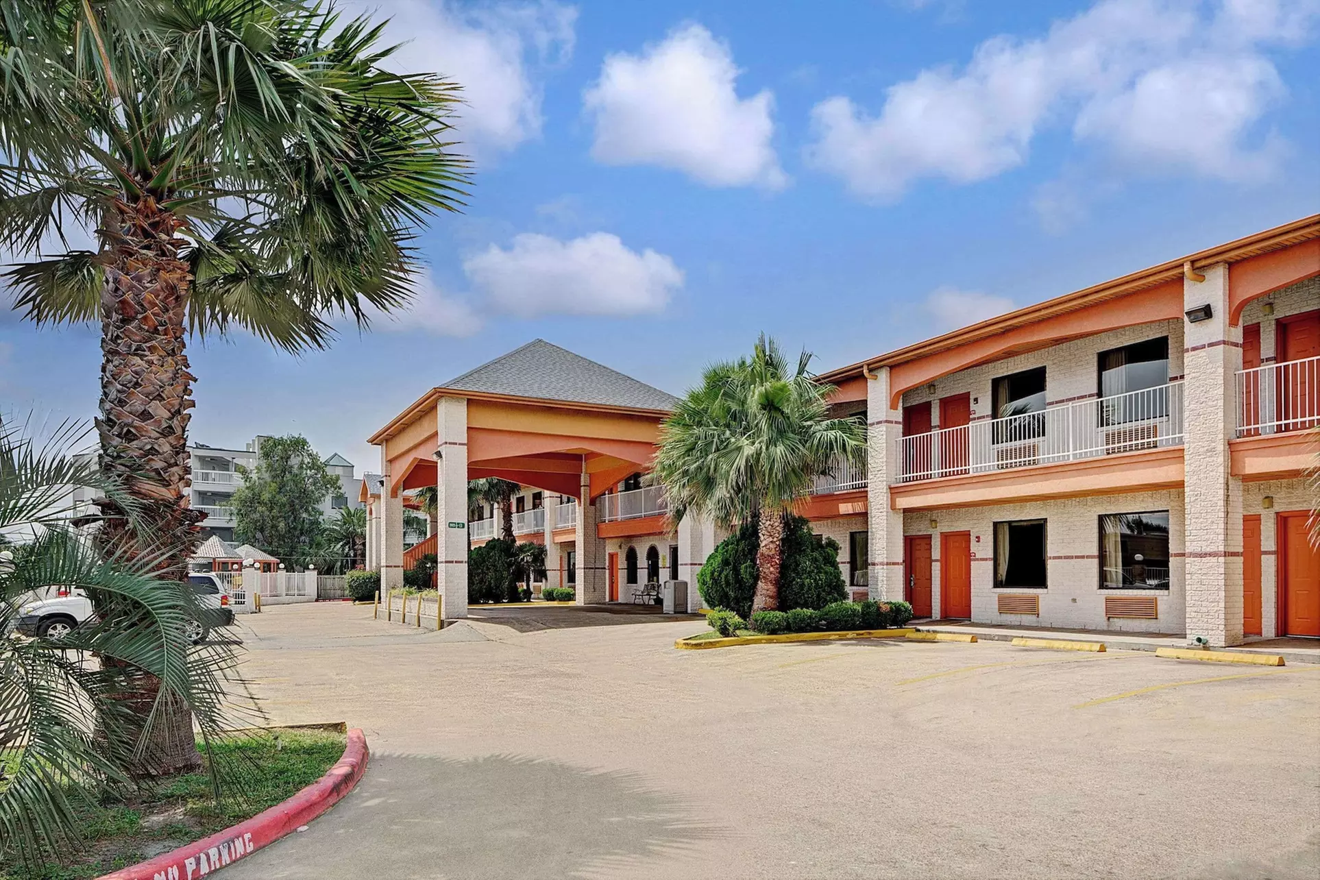 Super 8 by Wyndham Galveston - Primary Image