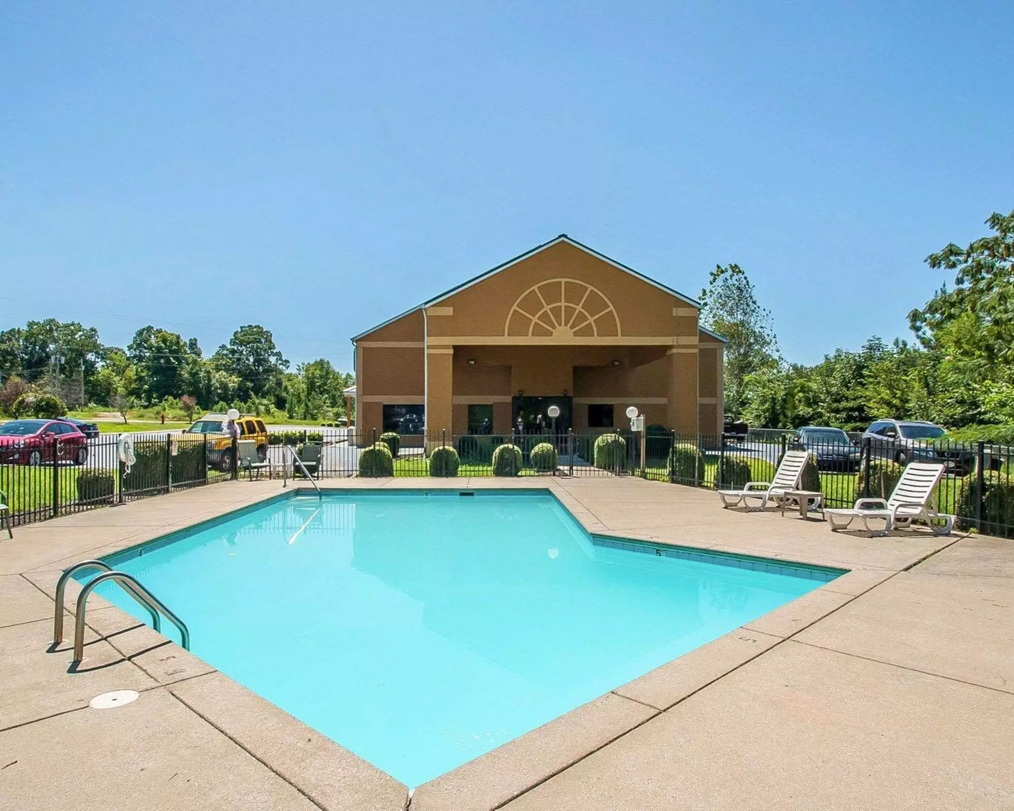 Econo Lodge Inn & Suites - Primary Image